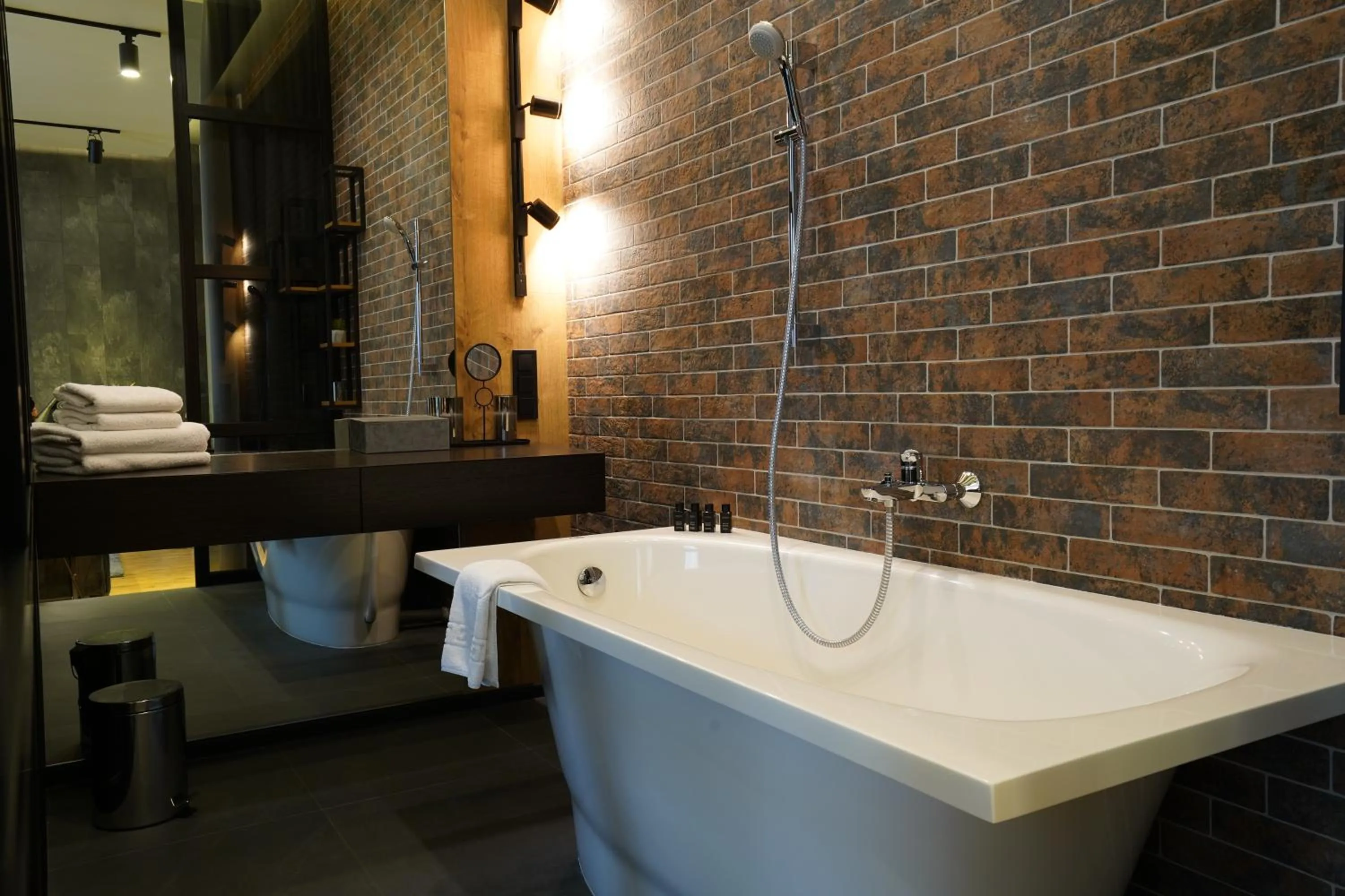 Bath in Number 21 by DBI