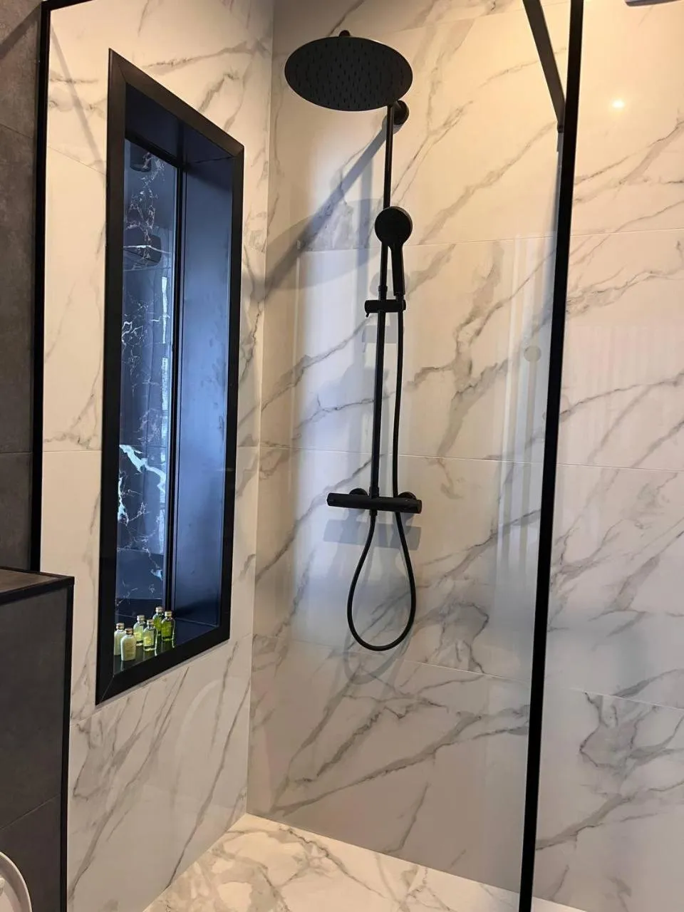 Shower in Number 21 by DBI