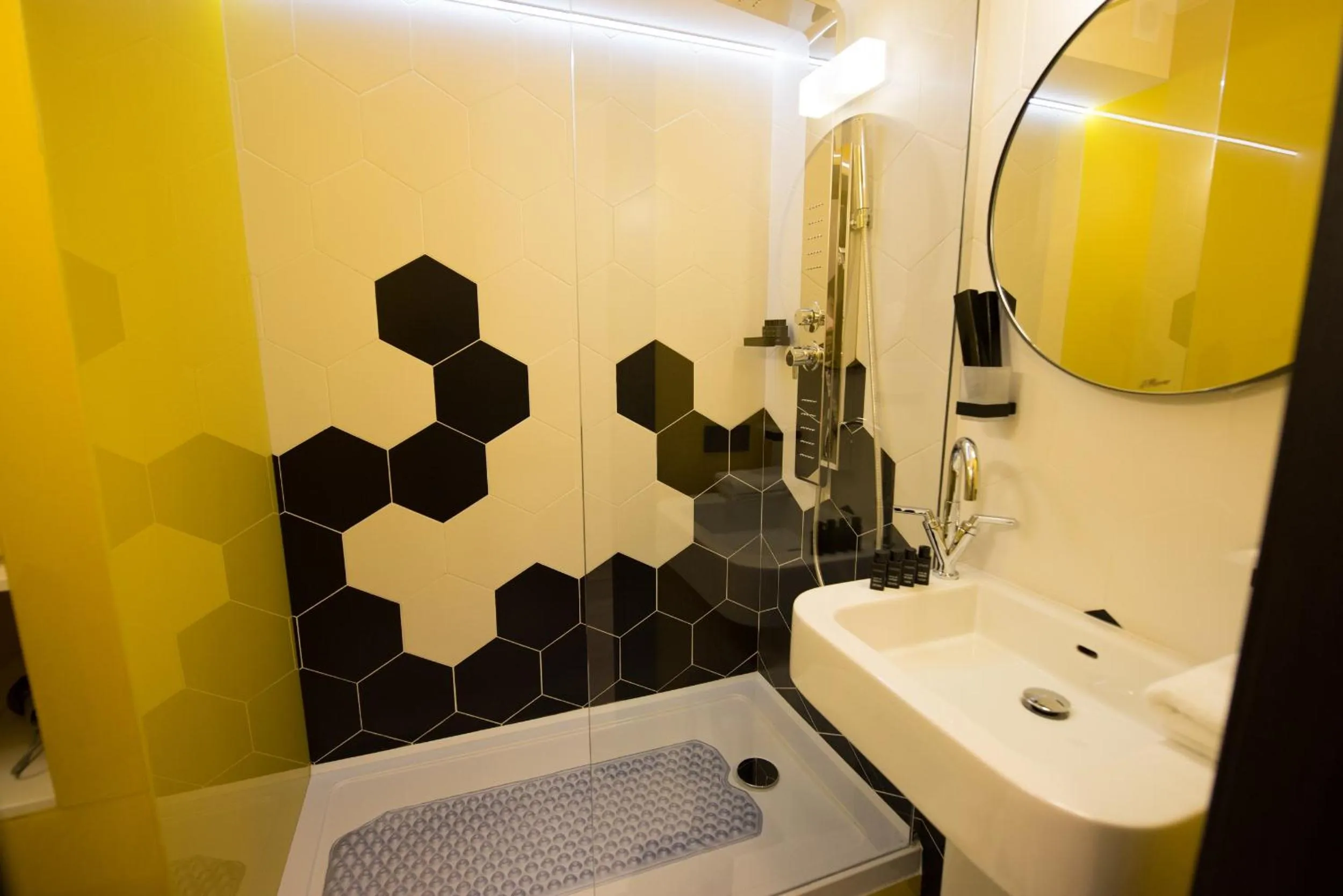 Shower in Number 21 by DBI