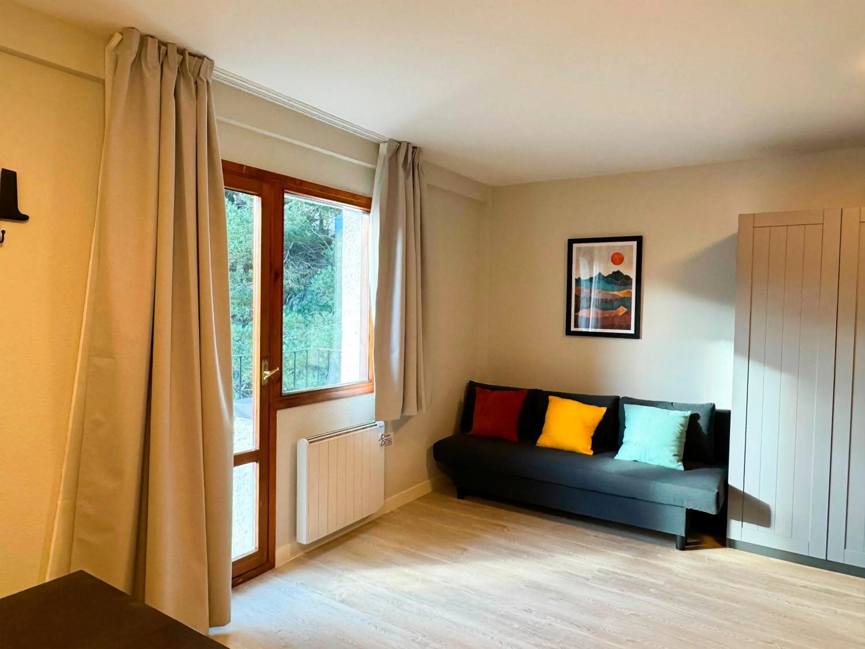 Living room, Bed in Apartamentos Midi 3000