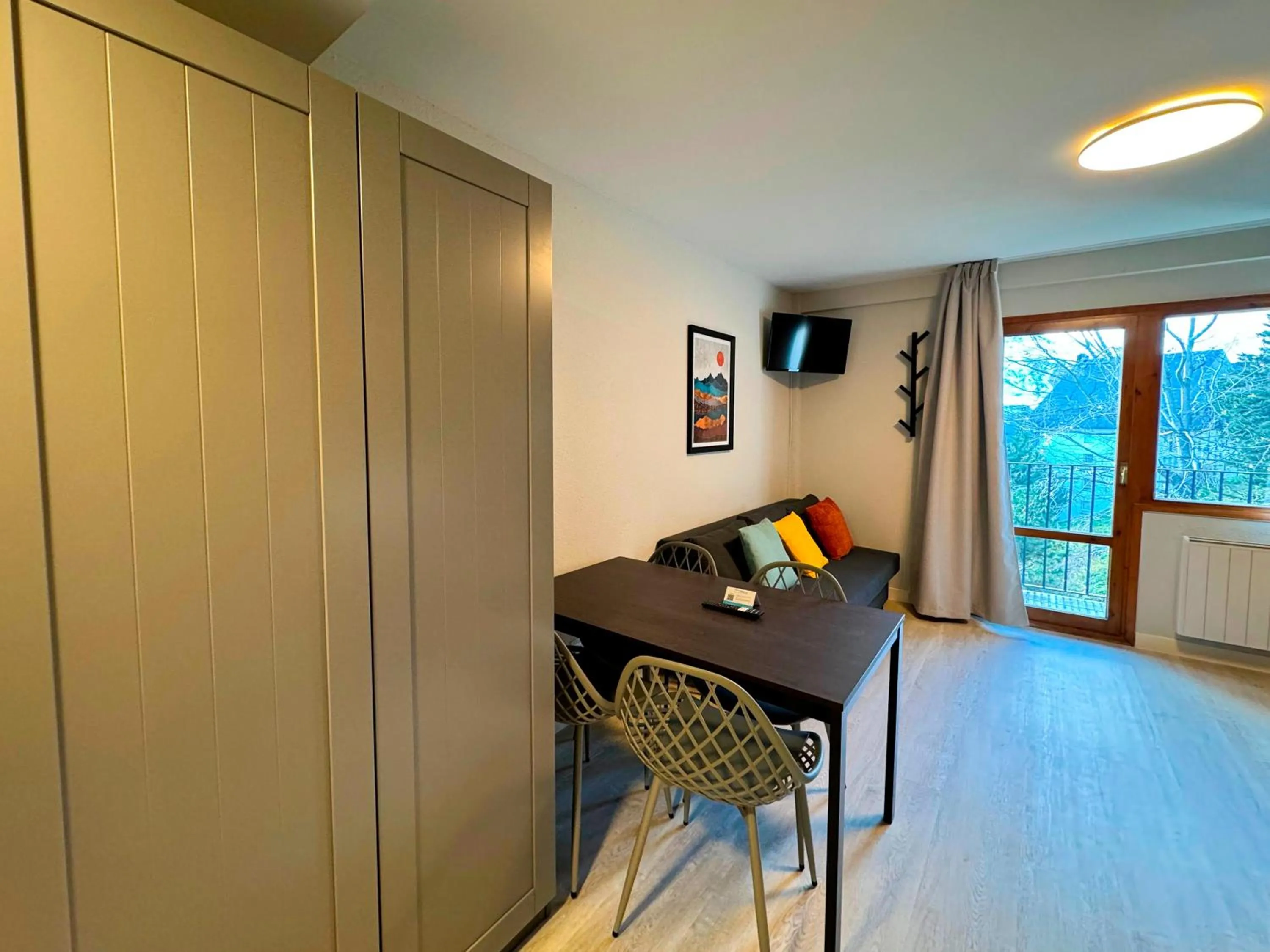 TV and multimedia in Apartamentos Midi 3000