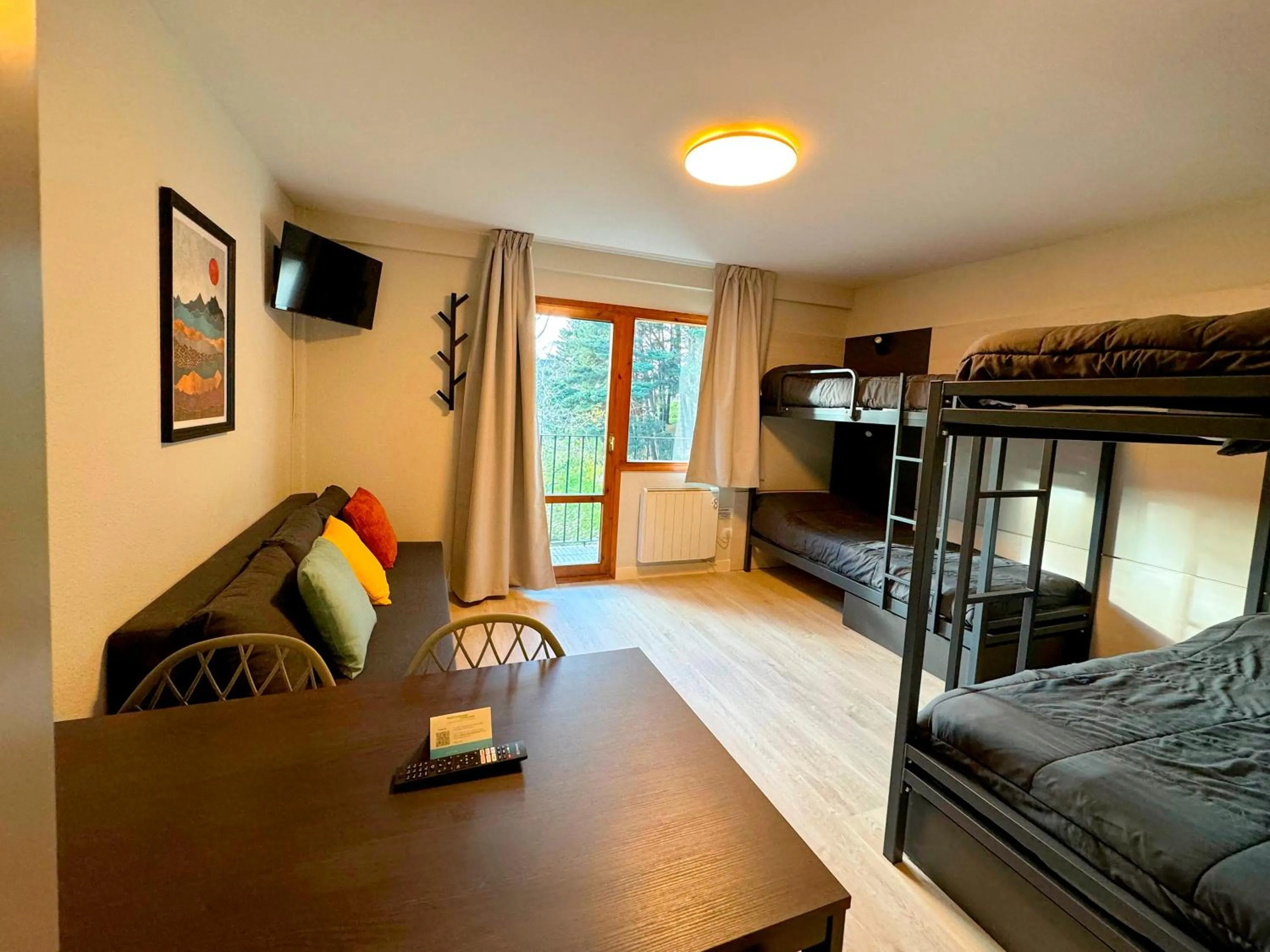 TV and multimedia, Bed in Apartamentos Midi 3000