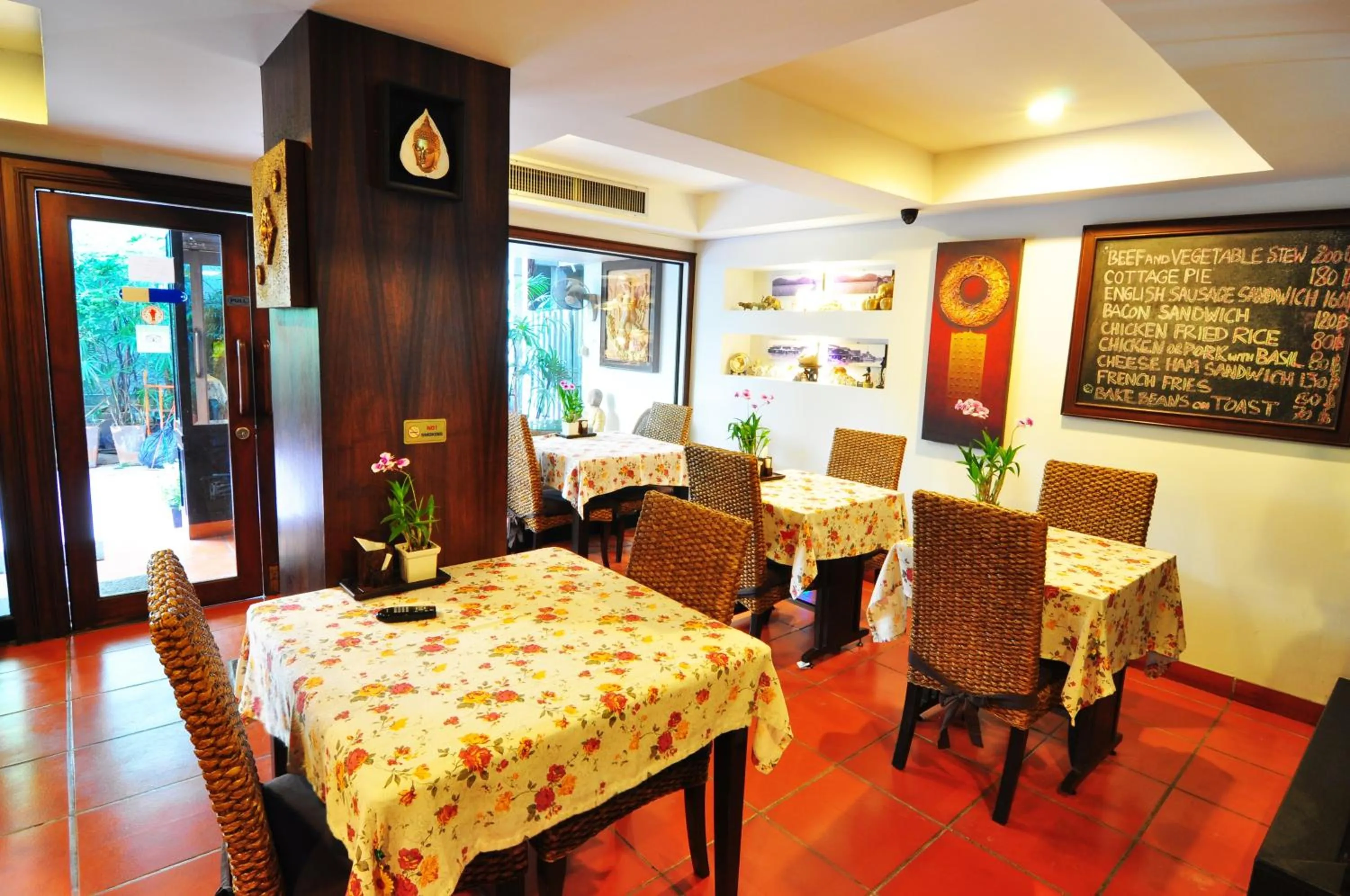 Restaurant/places to eat in Baan Sukhumvit Soi 20