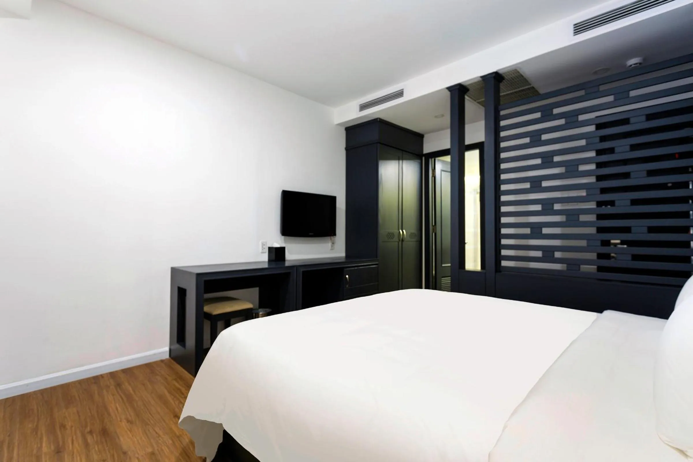 Photo of the whole room, Bed in Calista Sai Gon Hotel