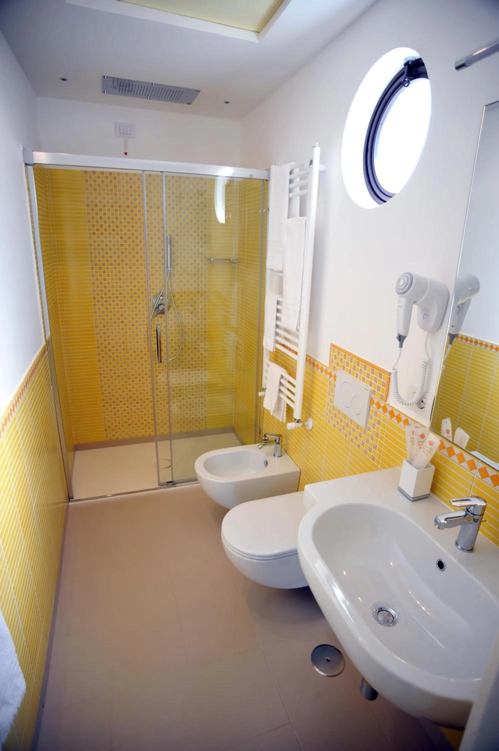 Bathroom in Villa Paradise Resort