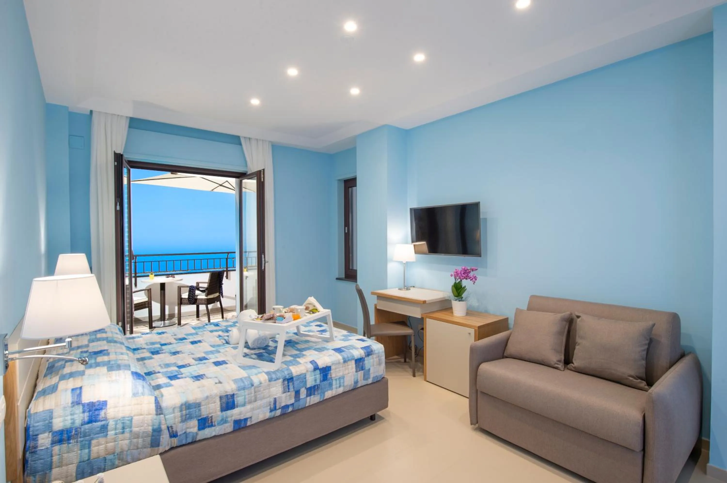 Bed in Villa Paradise Resort