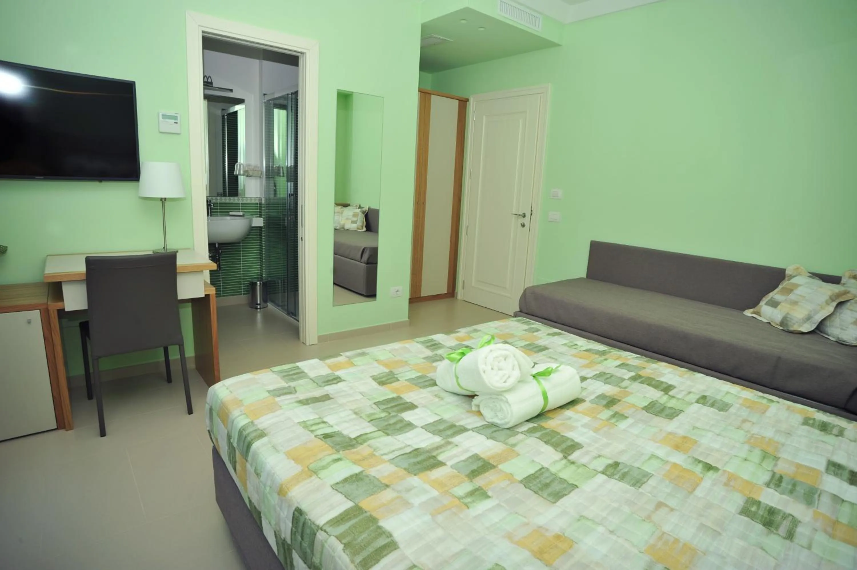 Bed in Villa Paradise Resort