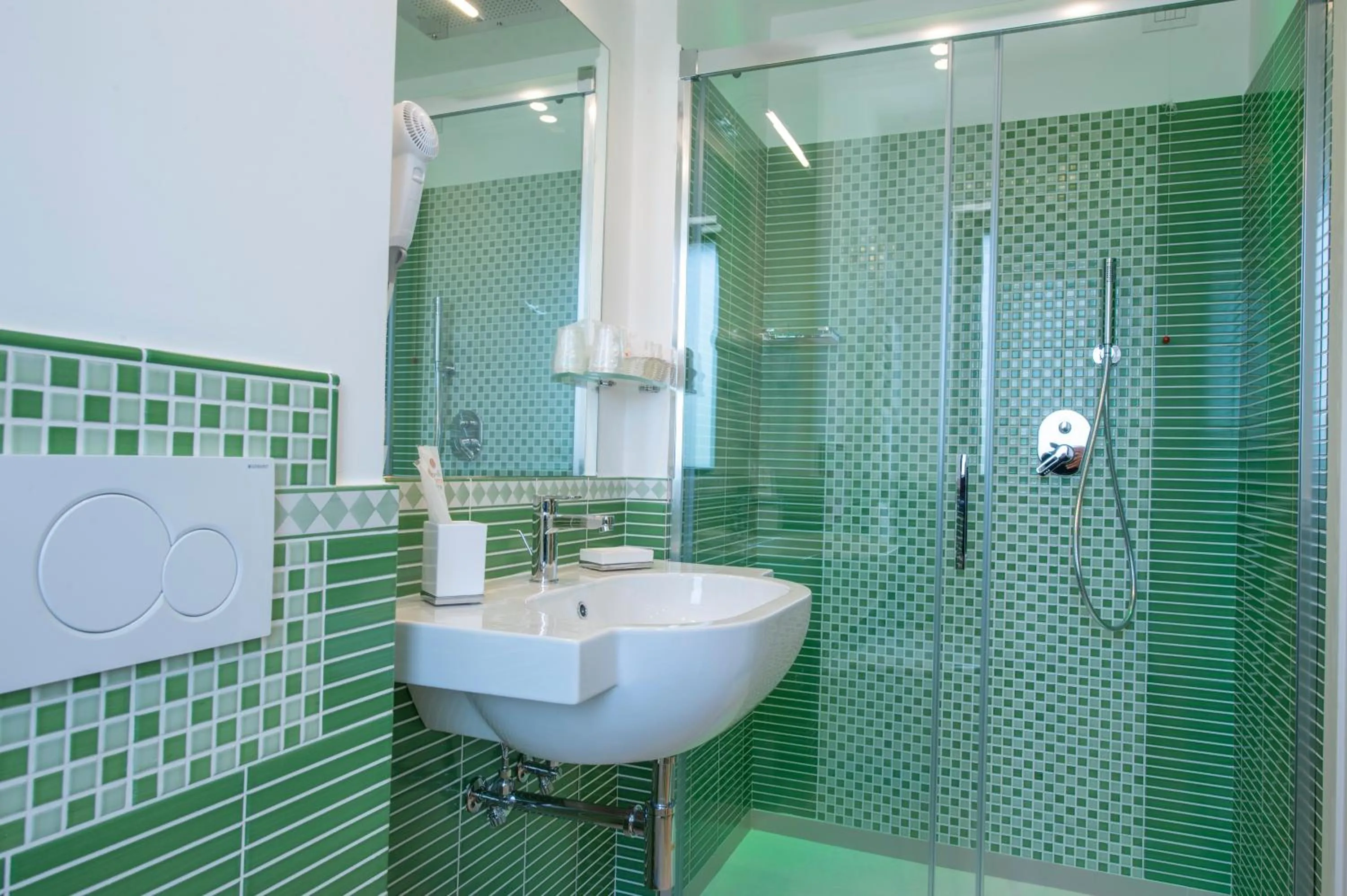 Shower in Villa Paradise Resort