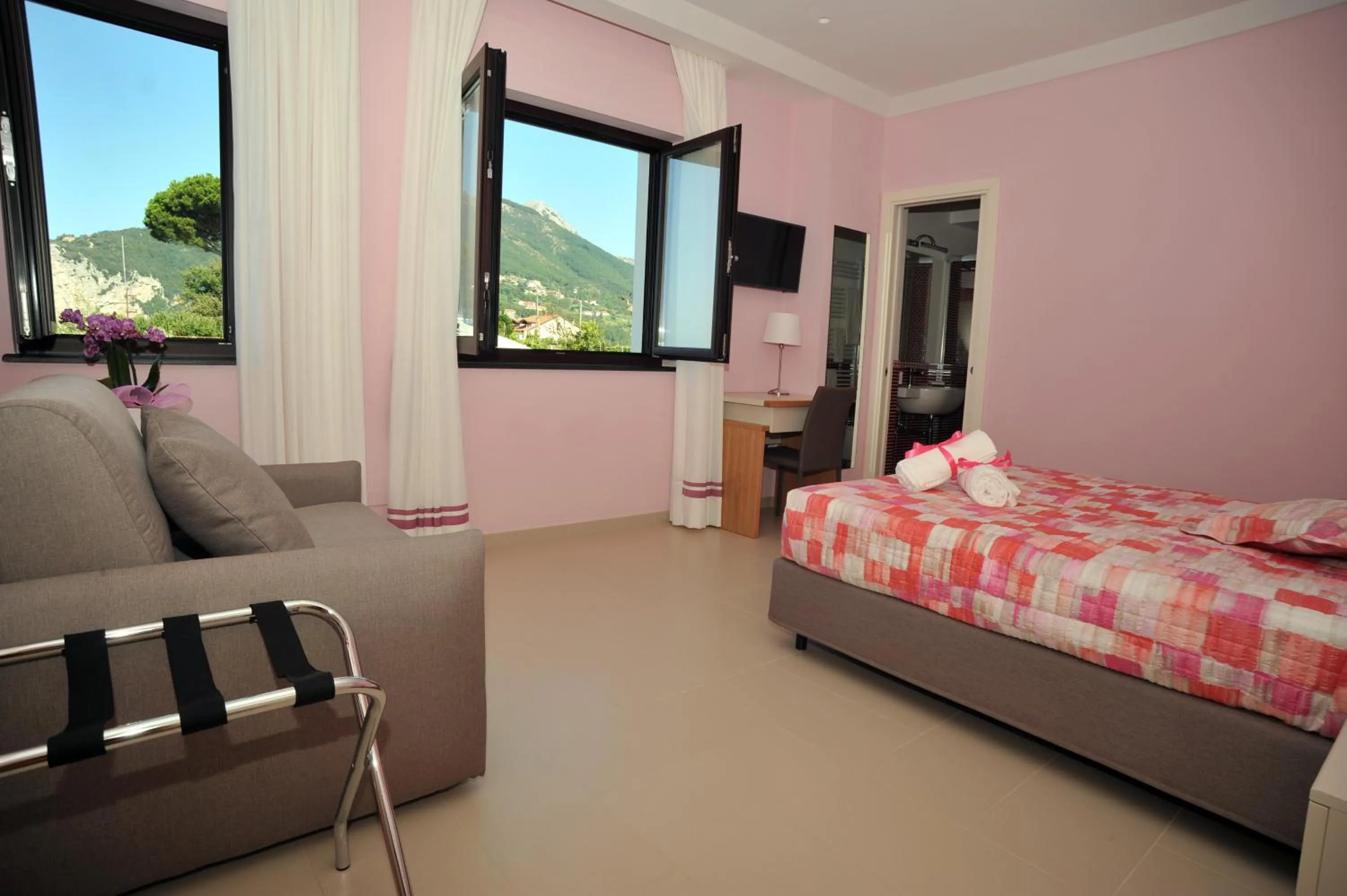 Bed in Villa Paradise Resort