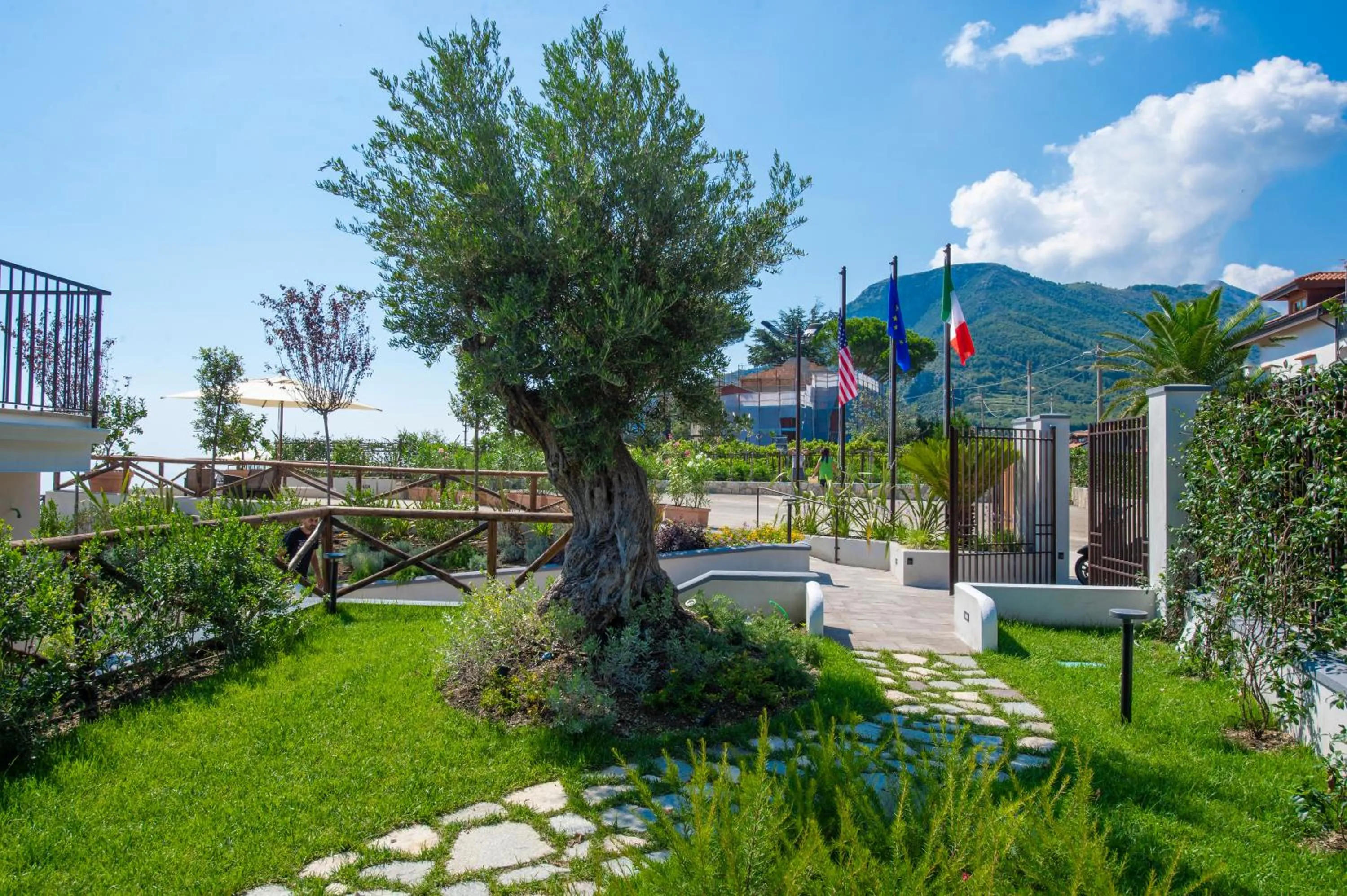 Garden in Villa Paradise Resort