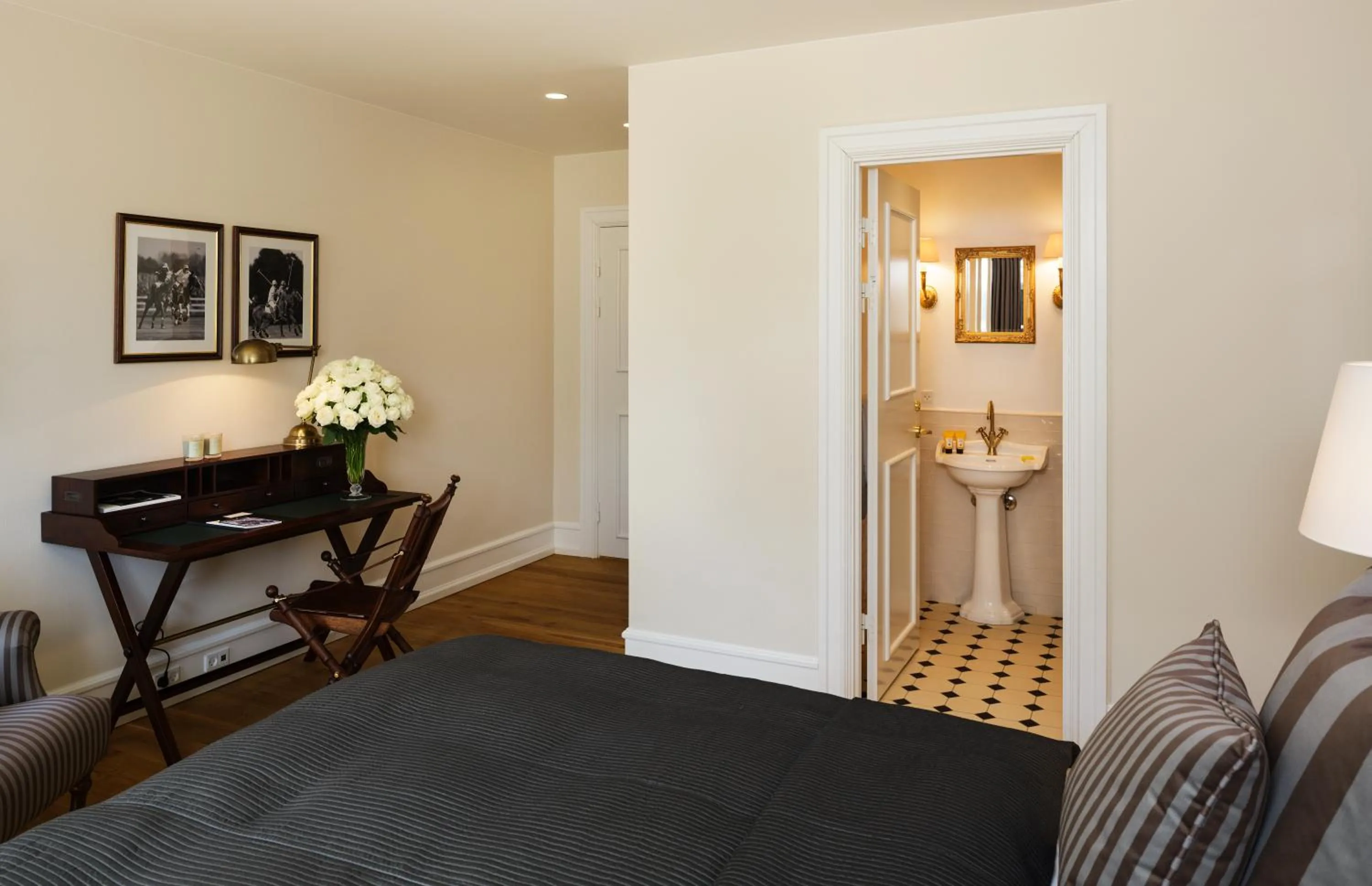 Shower, Bed in Kokkedal Slot Copenhagen