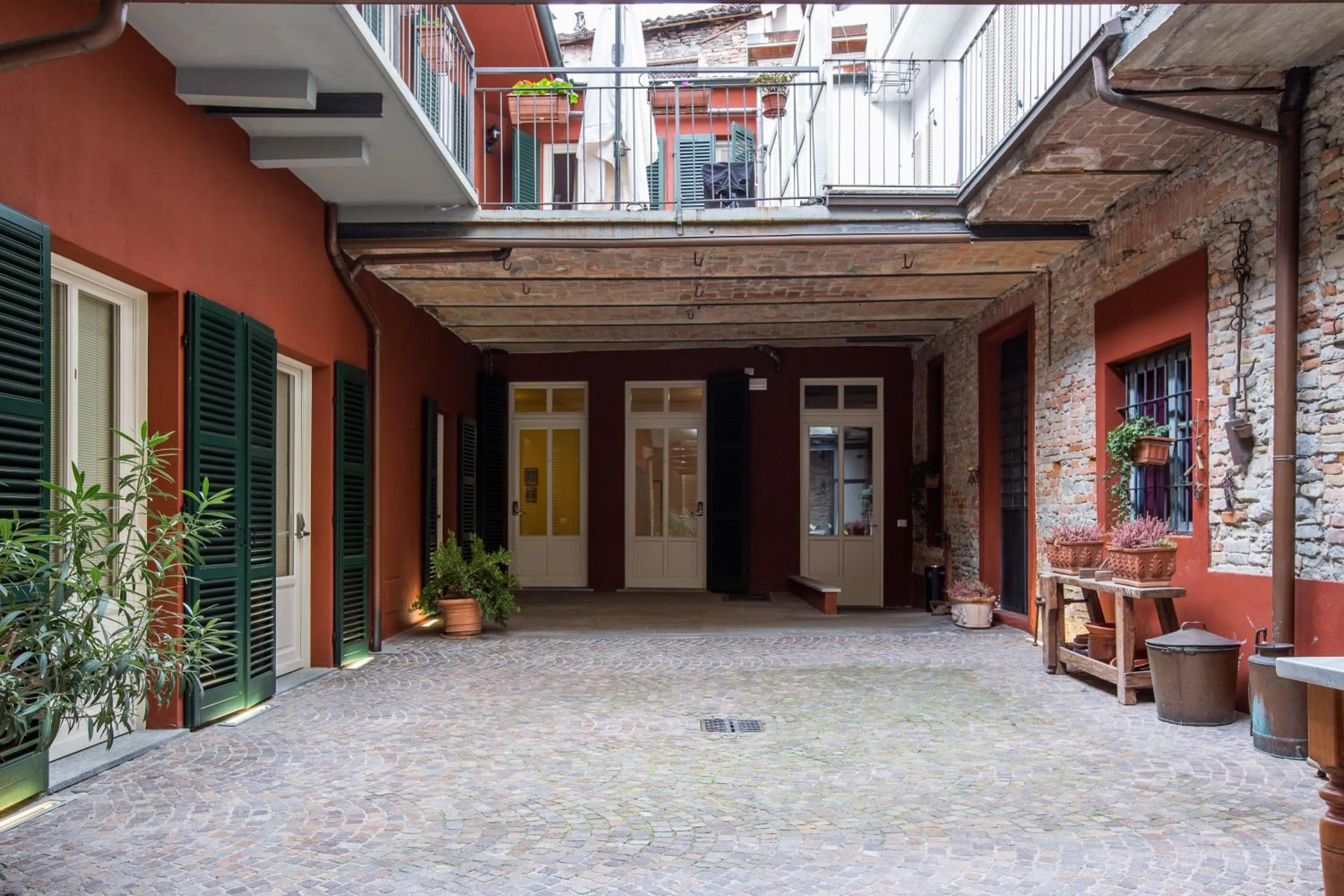Inner courtyard view in Camere Centro Storico
