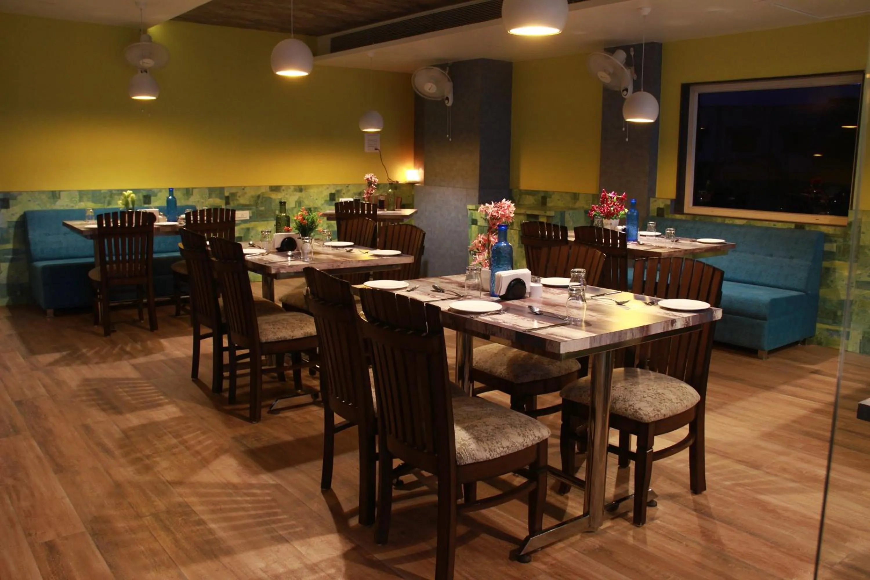 Restaurant/places to eat in Hotel Dayal Shree Paradise