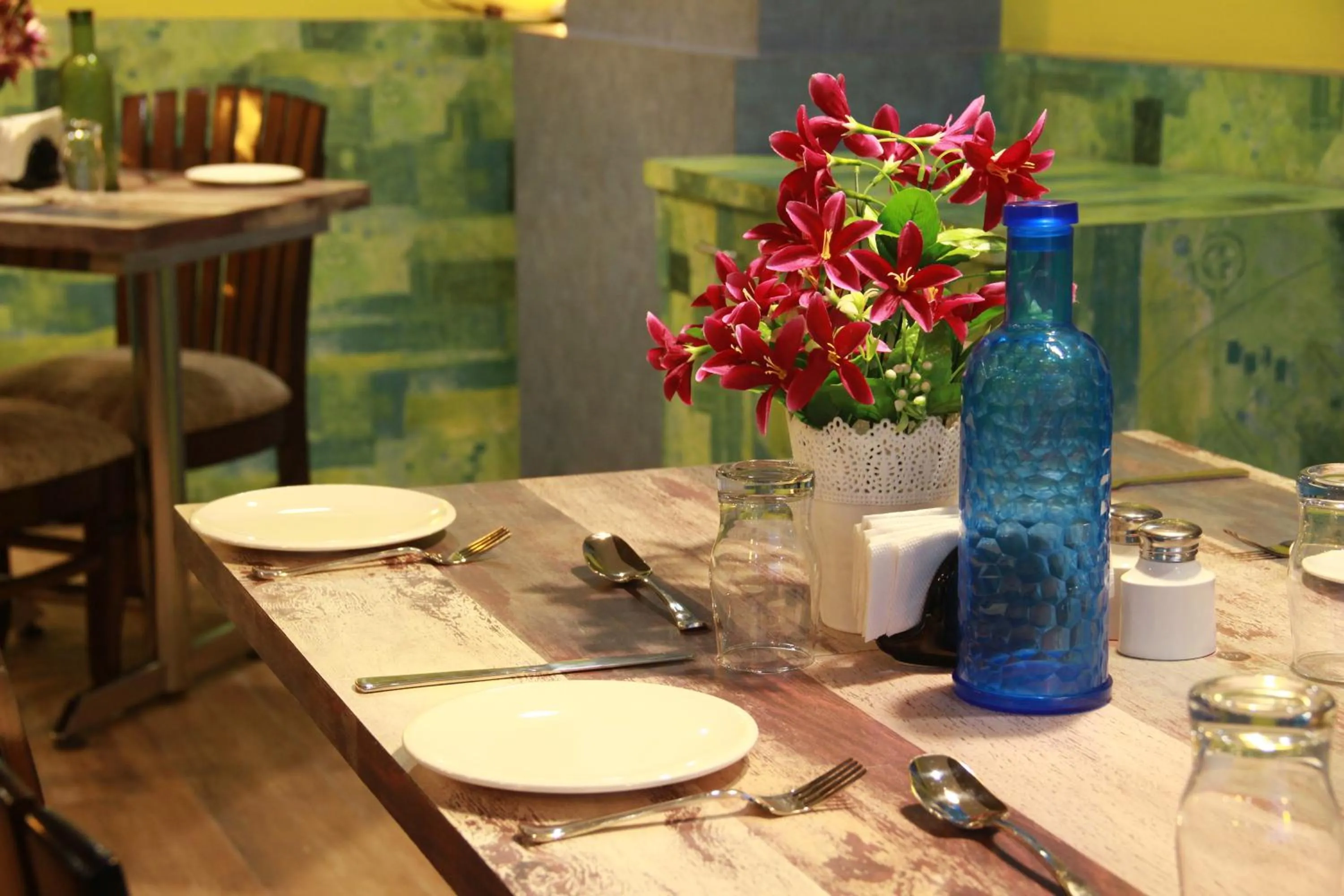 Restaurant/places to eat in Hotel Dayal Shree Paradise