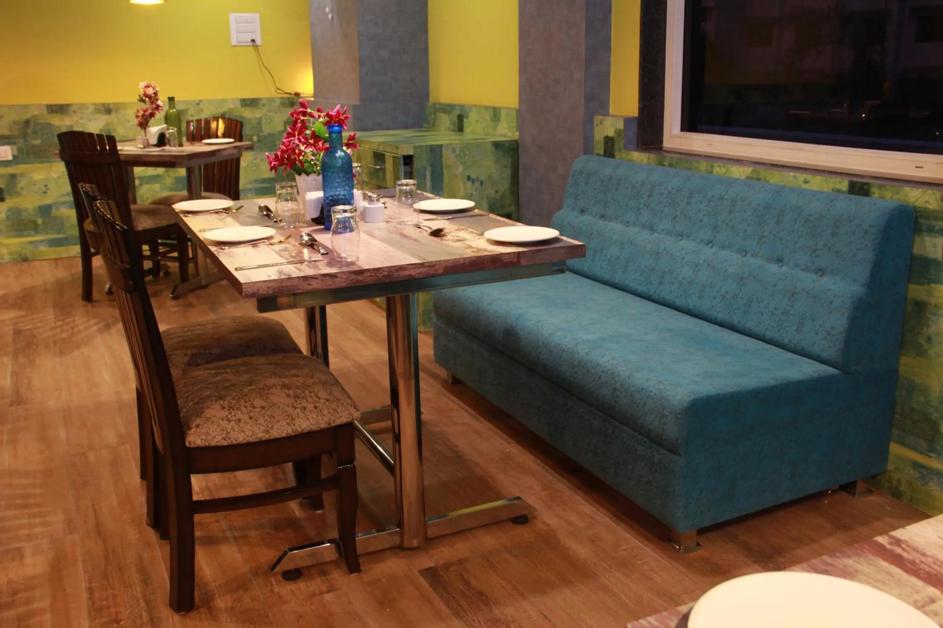 Restaurant/places to eat in Hotel Dayal Shree Paradise