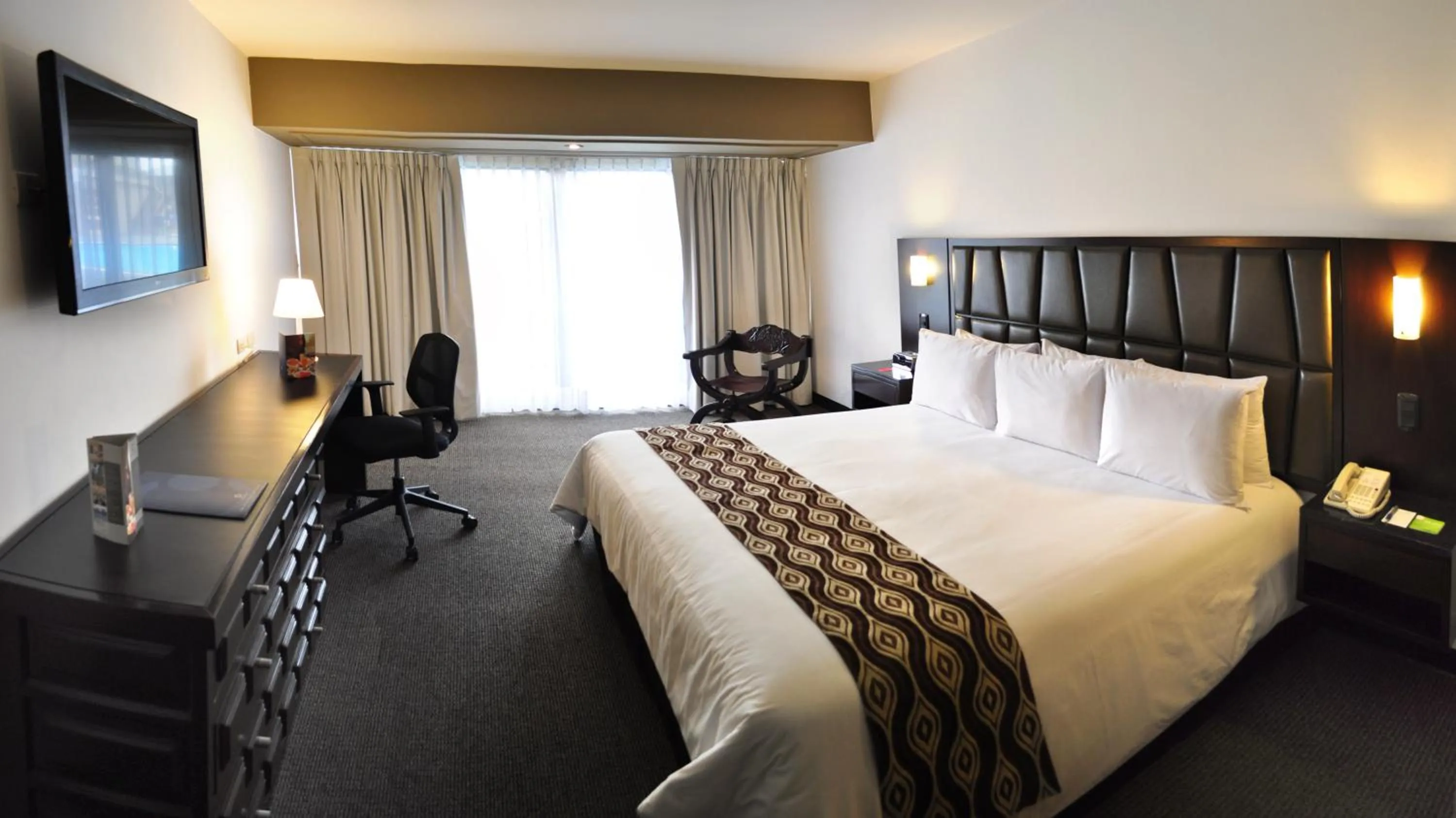 Bedroom, Bed in Wyndham Costa del Sol Trujillo