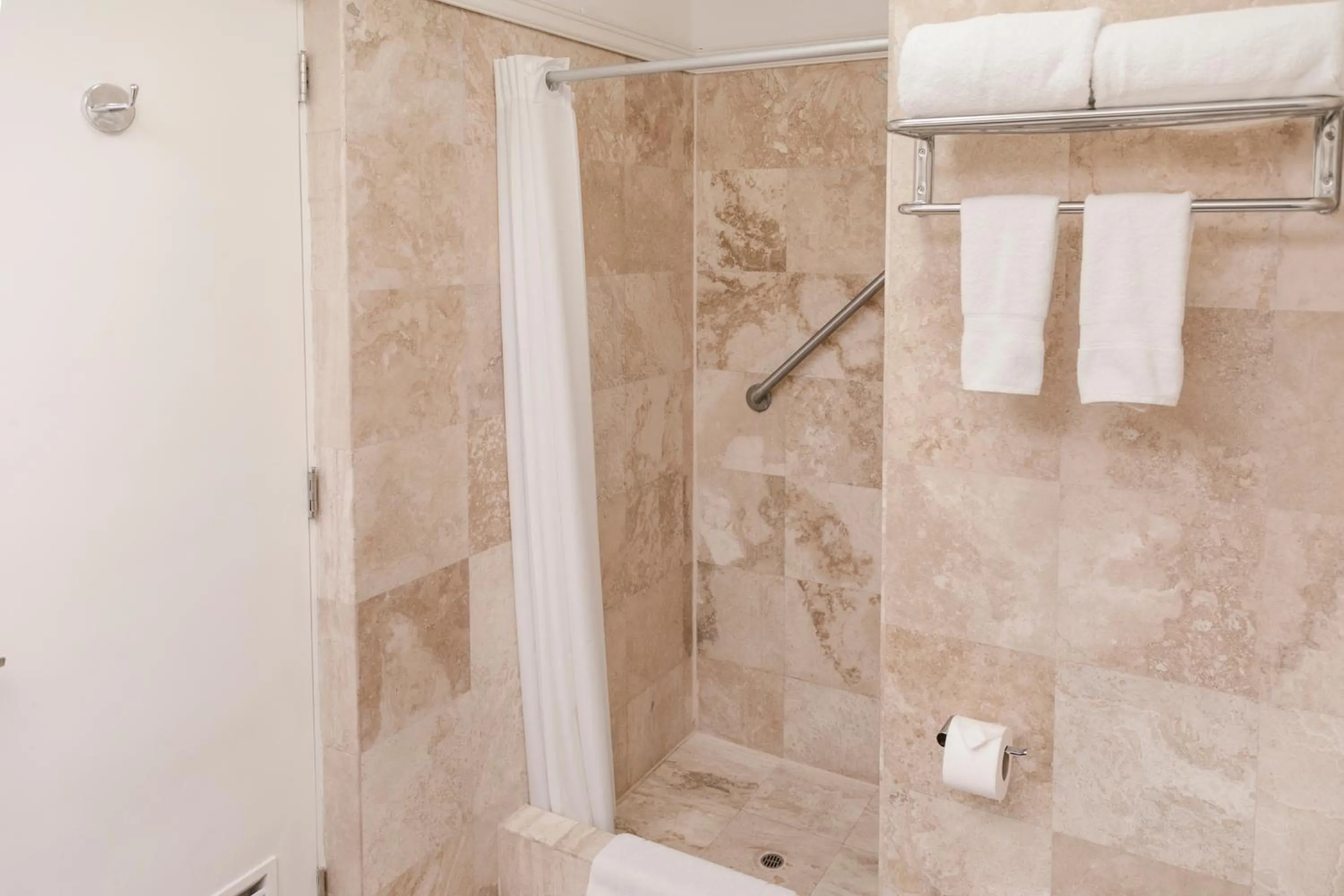 Shower in Wyndham Costa del Sol Trujillo