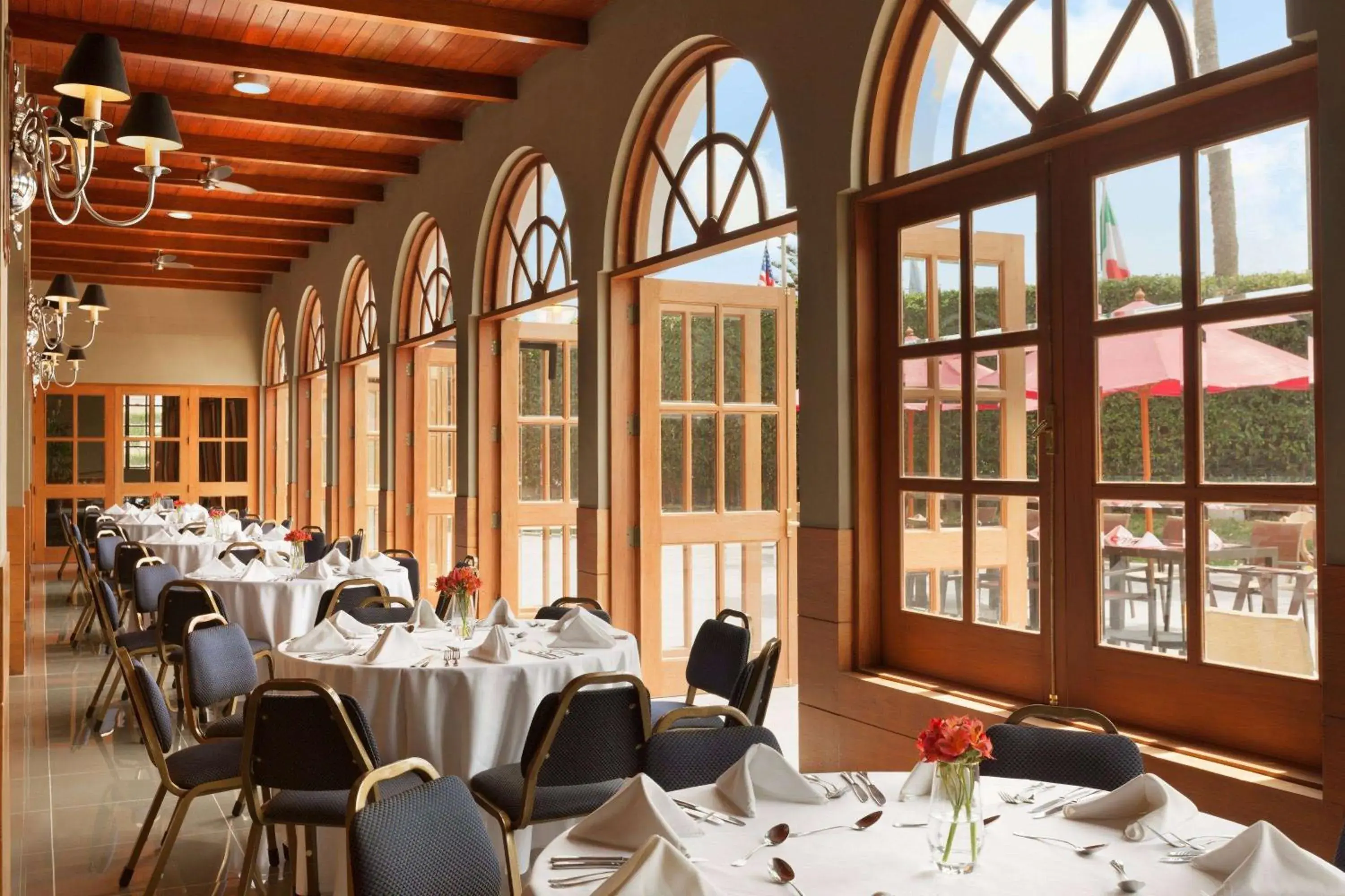 Lounge or bar in Wyndham Costa del Sol Trujillo Lounge or bar in Wyndham Costa del Sol Trujillo