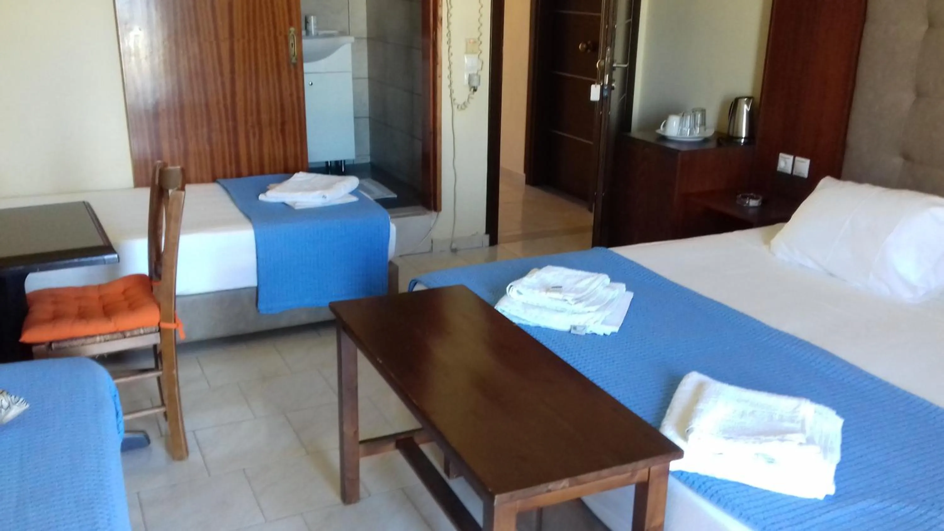 Photo of the whole room, Bed in Parthenon Hotel