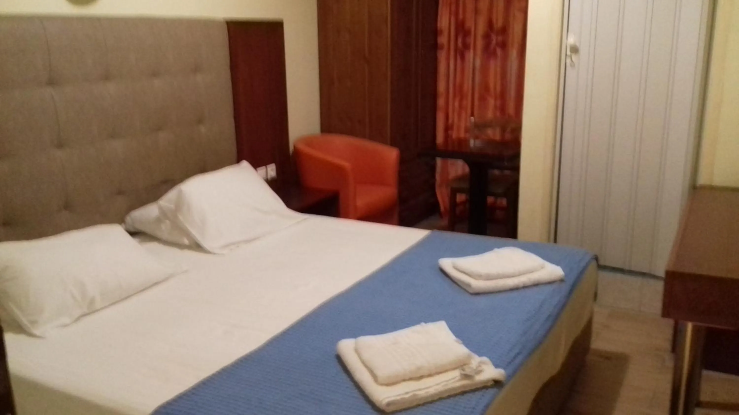 Bedroom, Bed in Parthenon Hotel