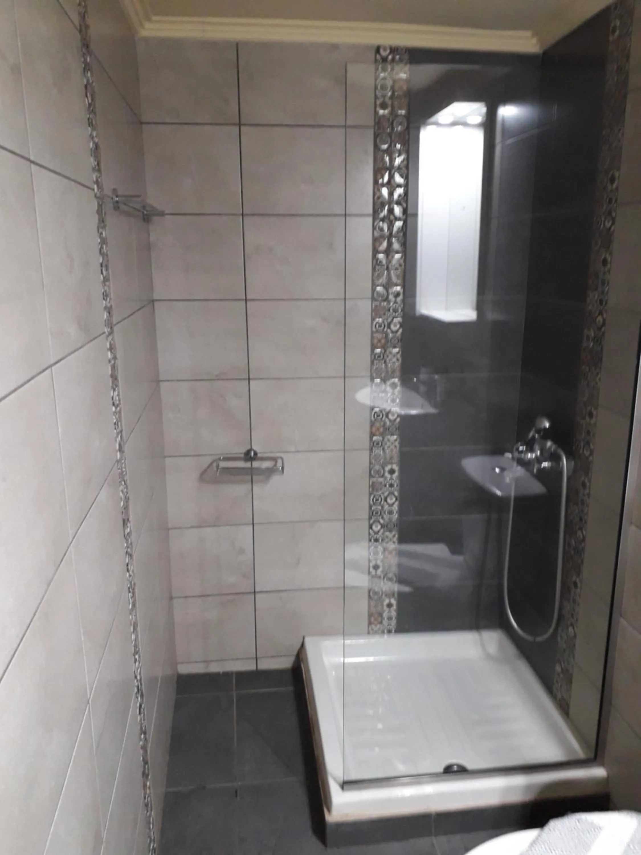 Shower in Parthenon Hotel