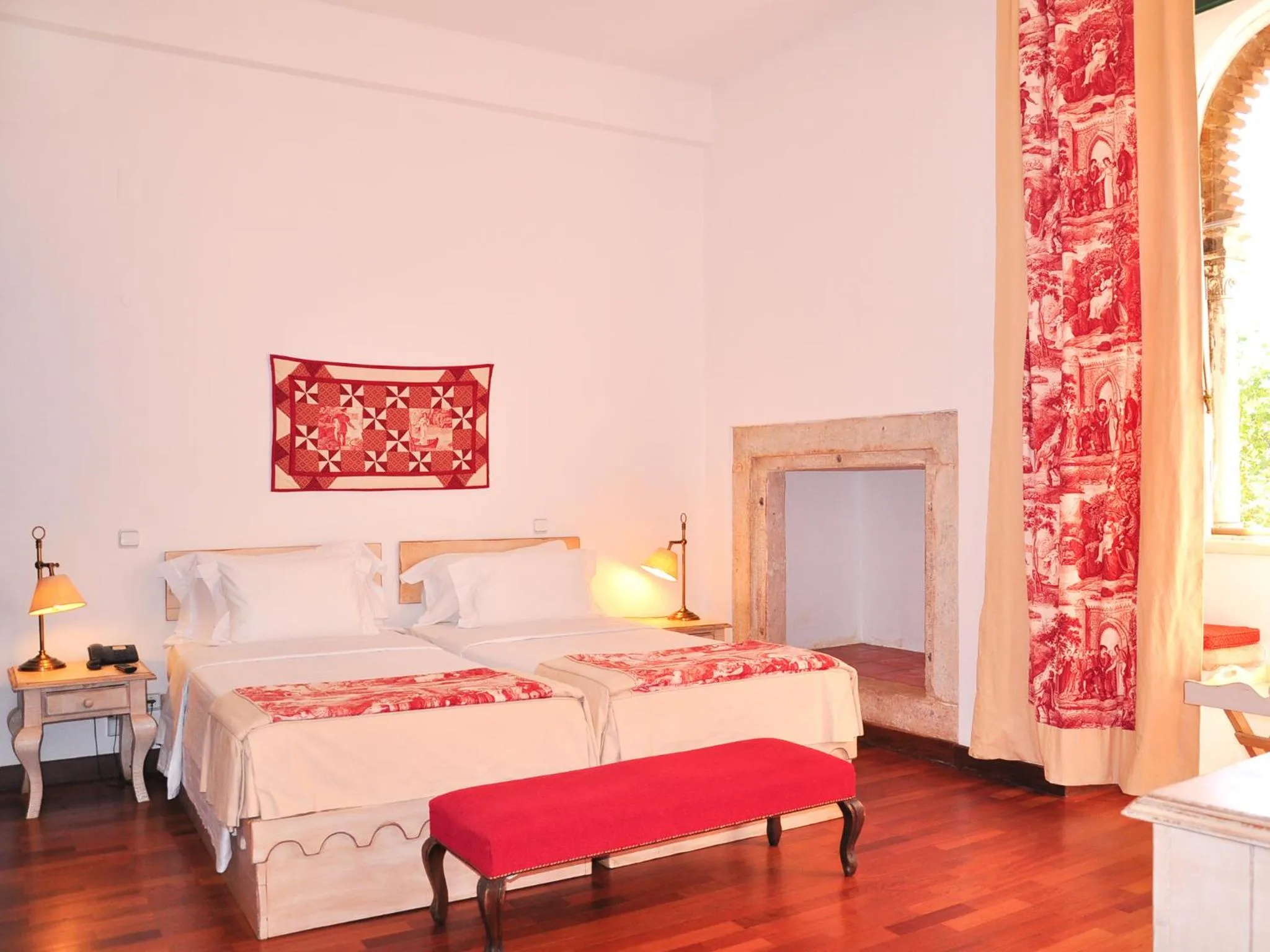 Bedroom, Bed in Pousada Castelo de Alvito