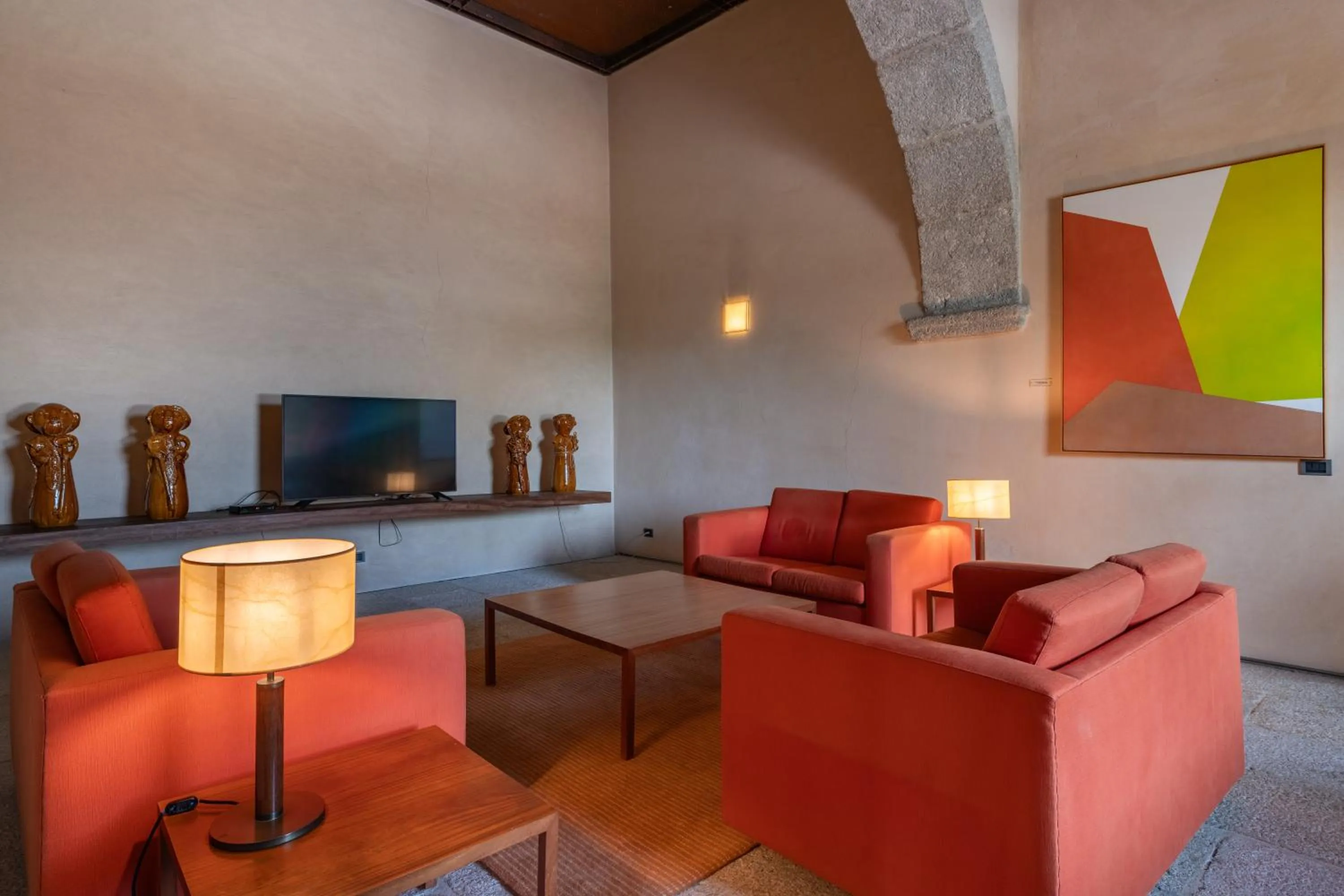 Communal lounge/ TV room in Pousada Mosteiro de Amares