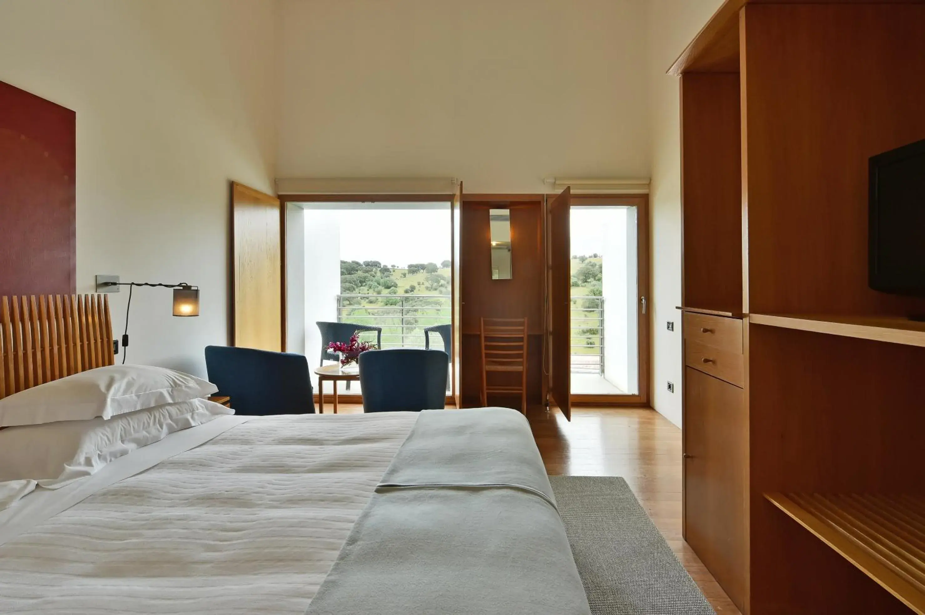 Photo of the whole room, Bed in Pousada Convento de Arraiolos Photo of the whole room, Bed in Pousada Convento de Arraiolos