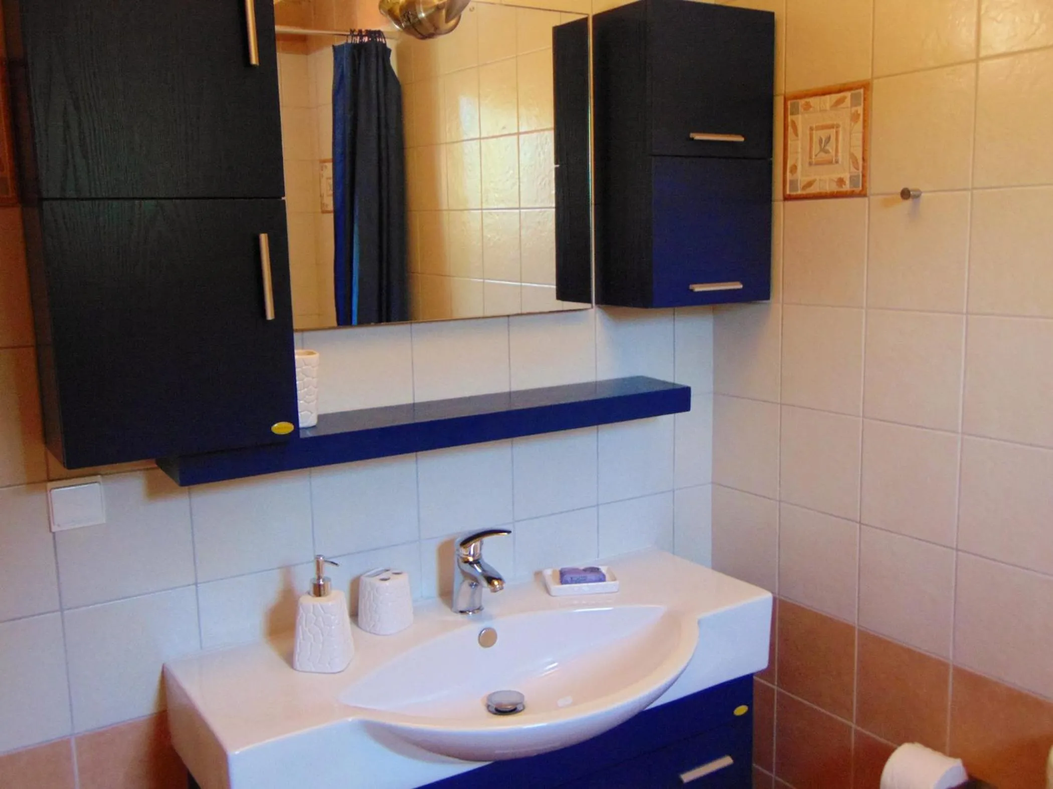 Toilet in Villa Grecia