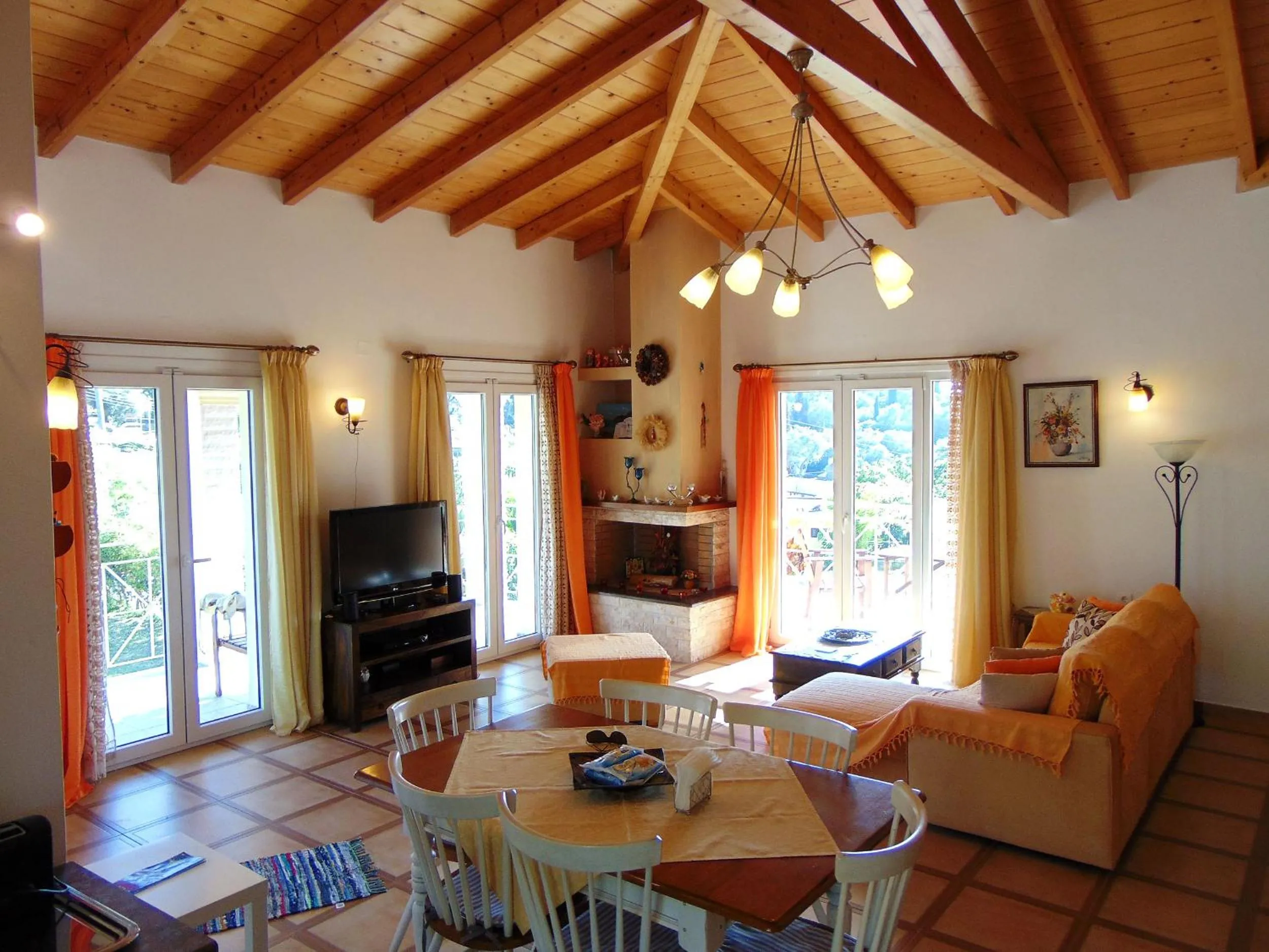 TV and multimedia in Villa Grecia