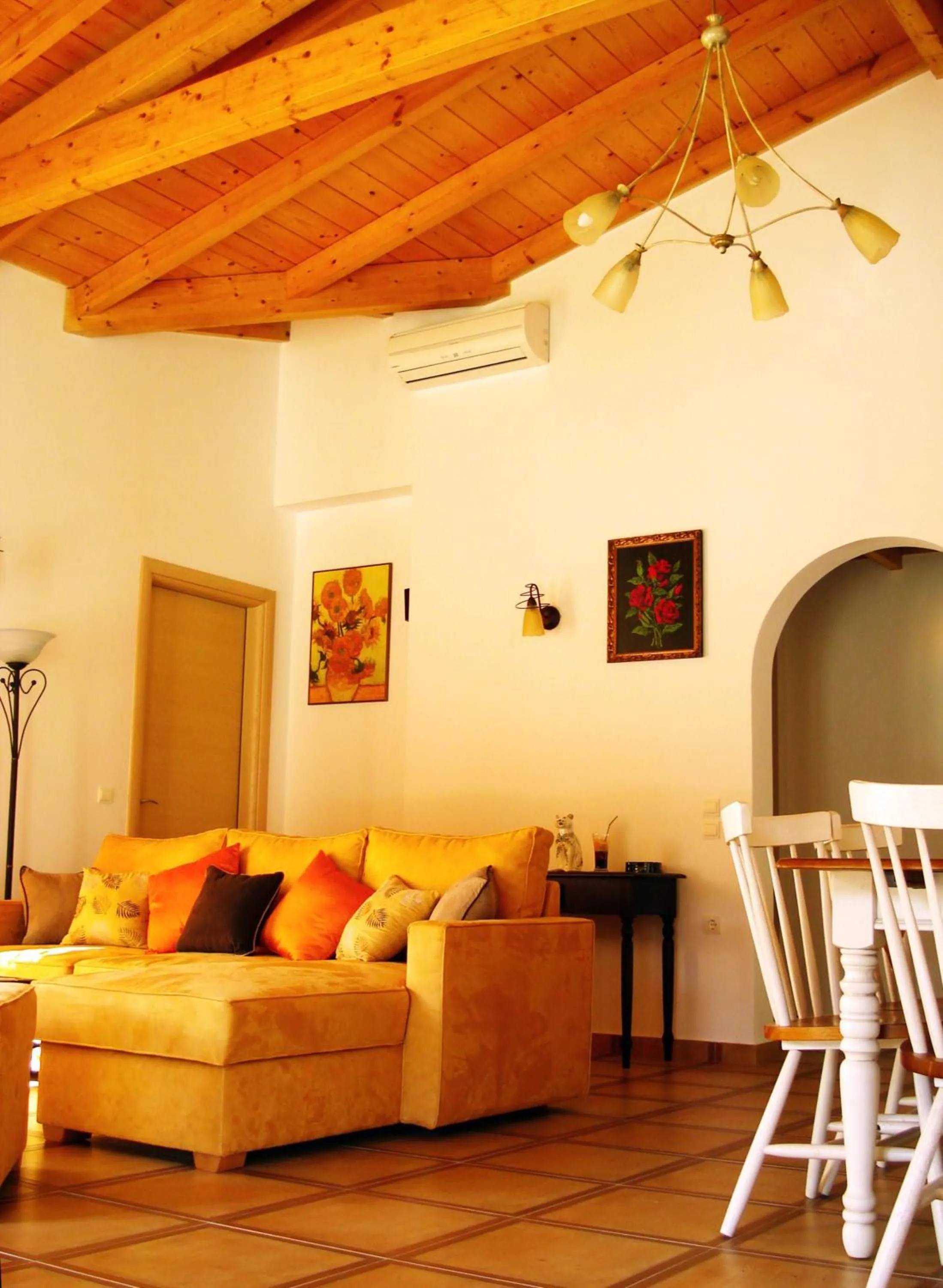 Communal lounge/ TV room in Villa Grecia