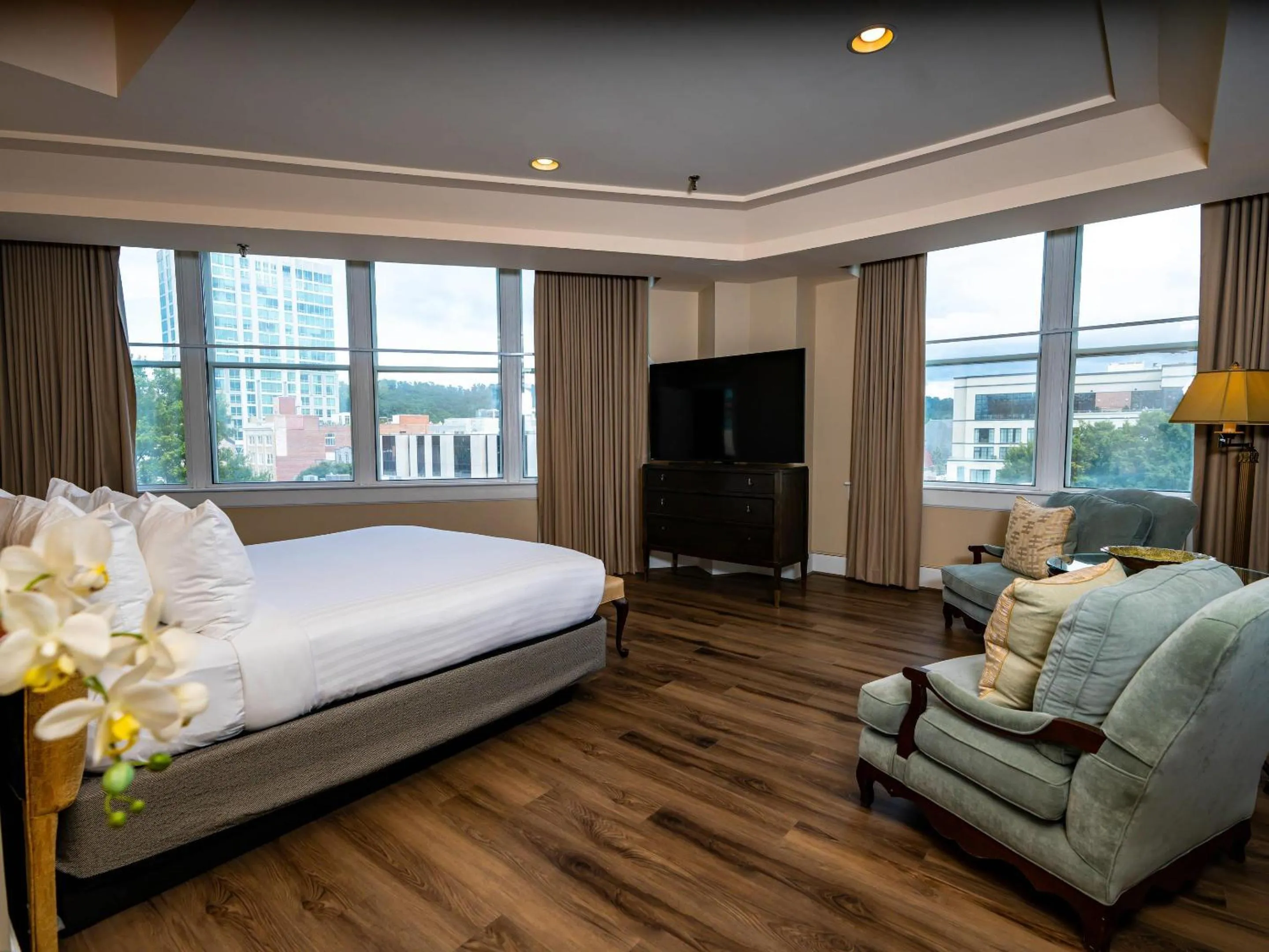 Bedroom, Bed in Haywood Park Hotel, an Ascend Collection Hotel