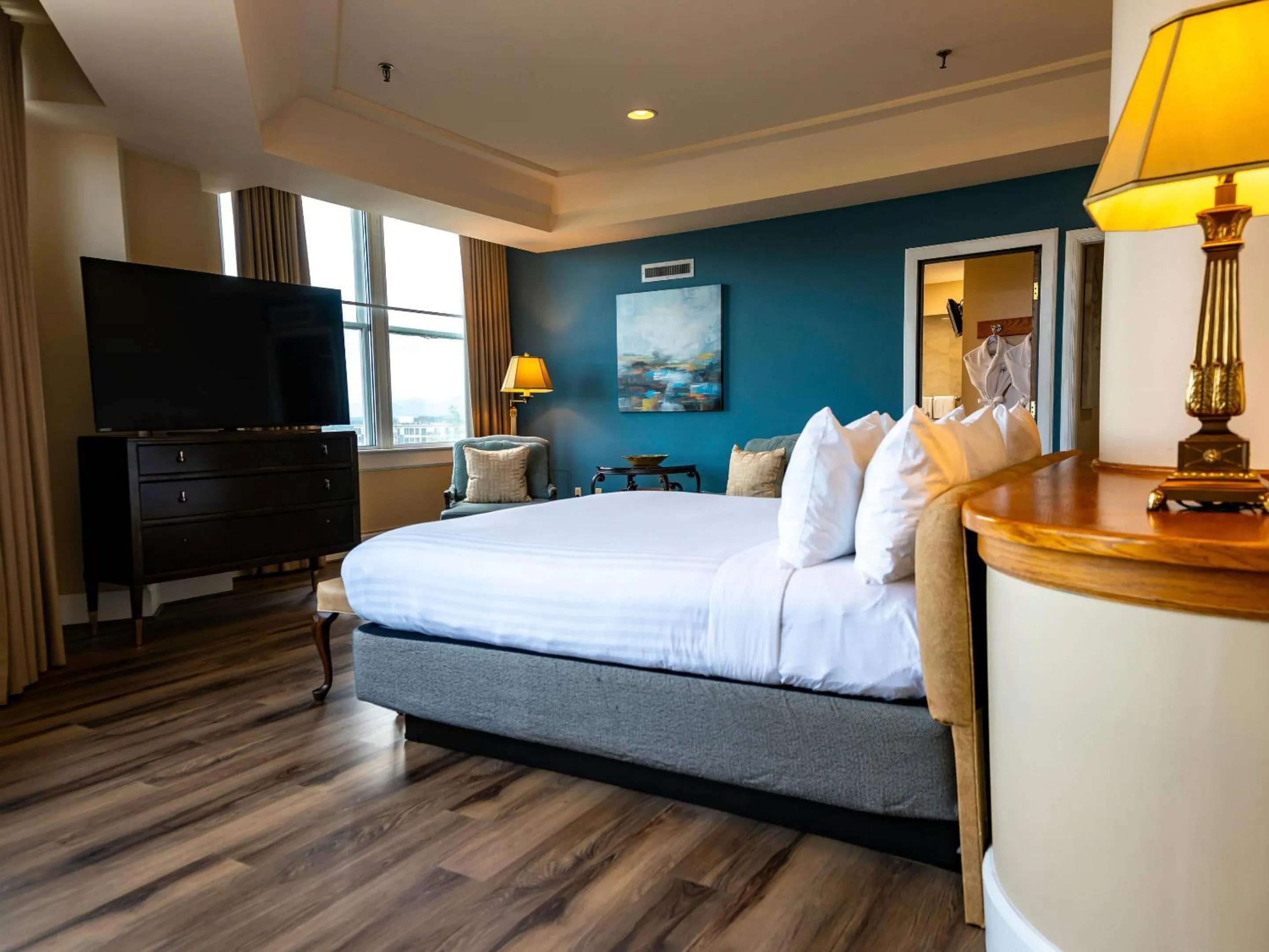 Bedroom, Bed in Haywood Park Hotel, an Ascend Collection Hotel