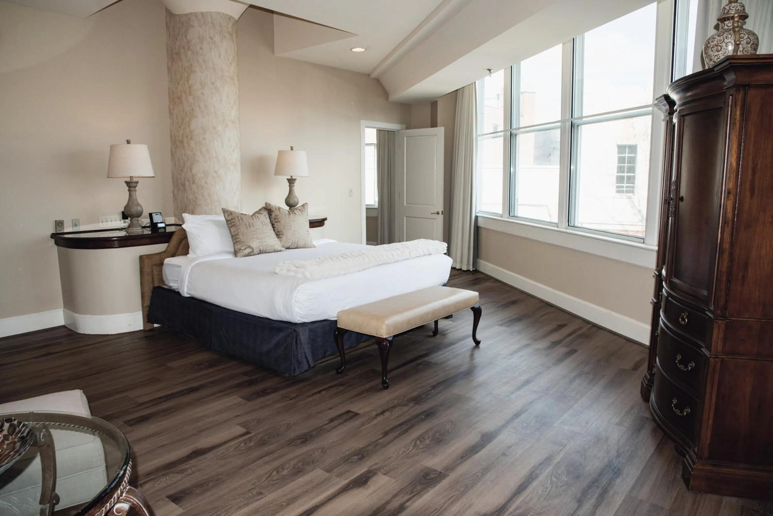 Bedroom, Bed in Haywood Park Hotel, an Ascend Collection Hotel