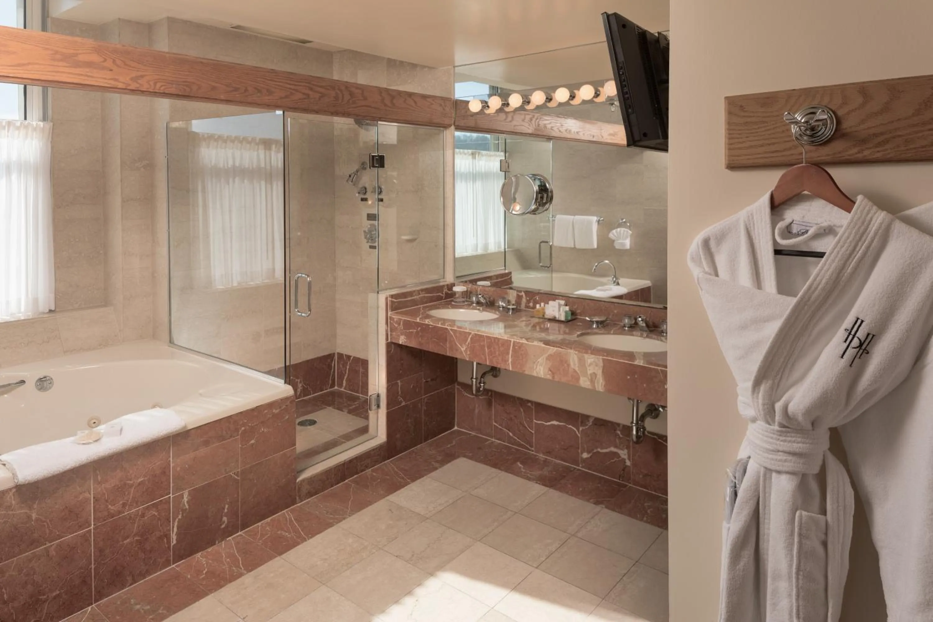 Bathroom in Haywood Park Hotel, an Ascend Collection Hotel