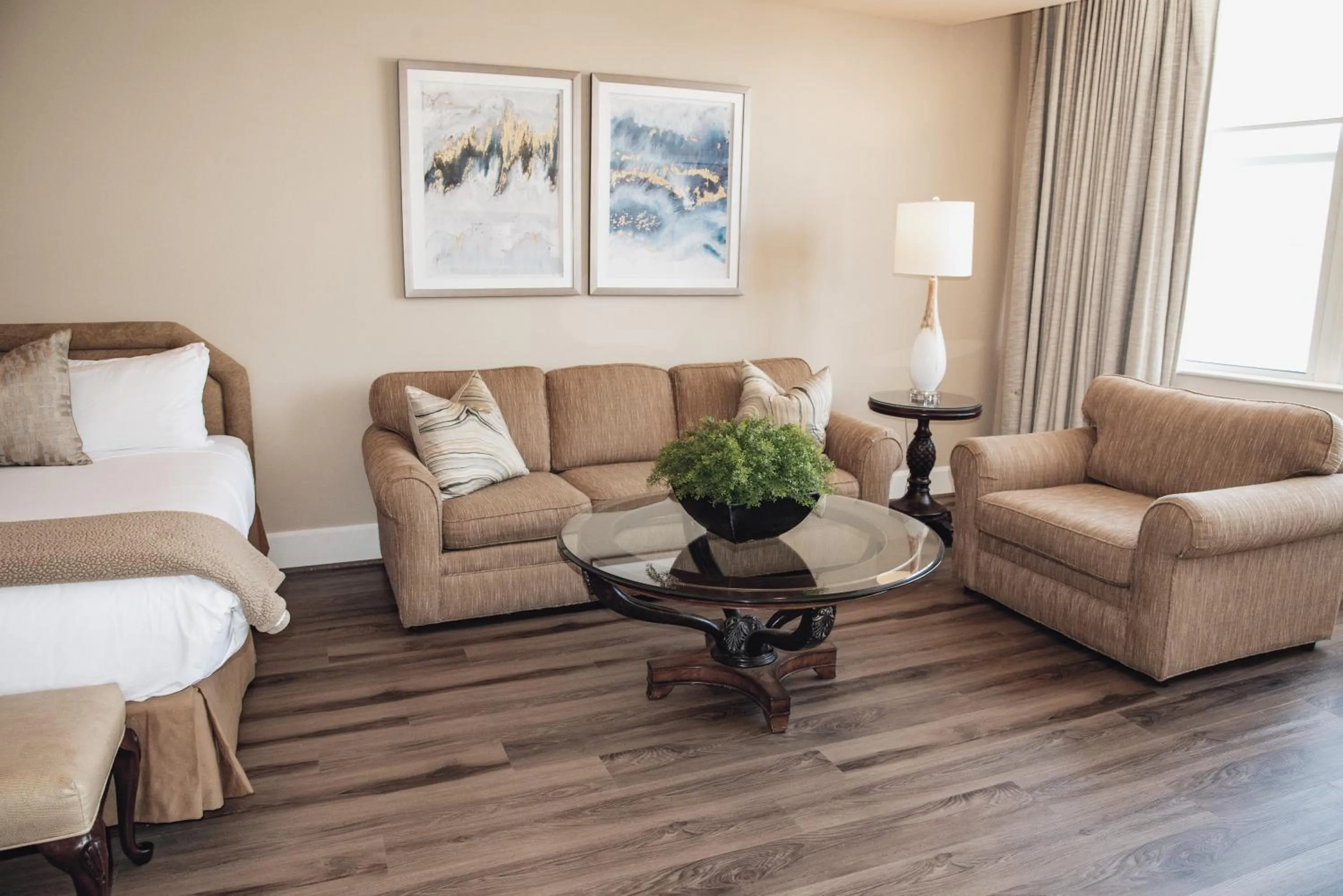 Living room in Haywood Park Hotel, an Ascend Collection Hotel
