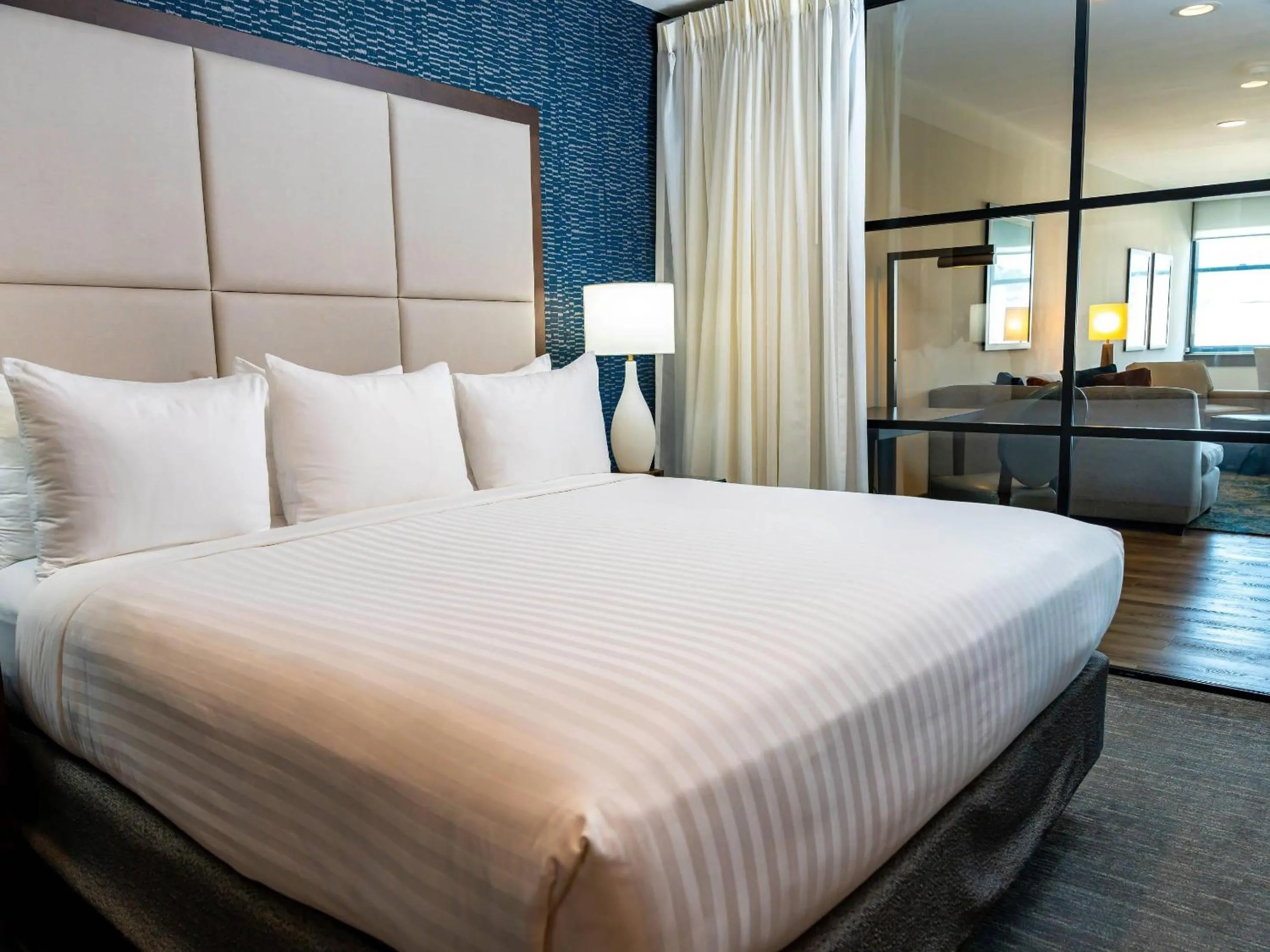 Bedroom, Bed in Haywood Park Hotel, an Ascend Collection Hotel