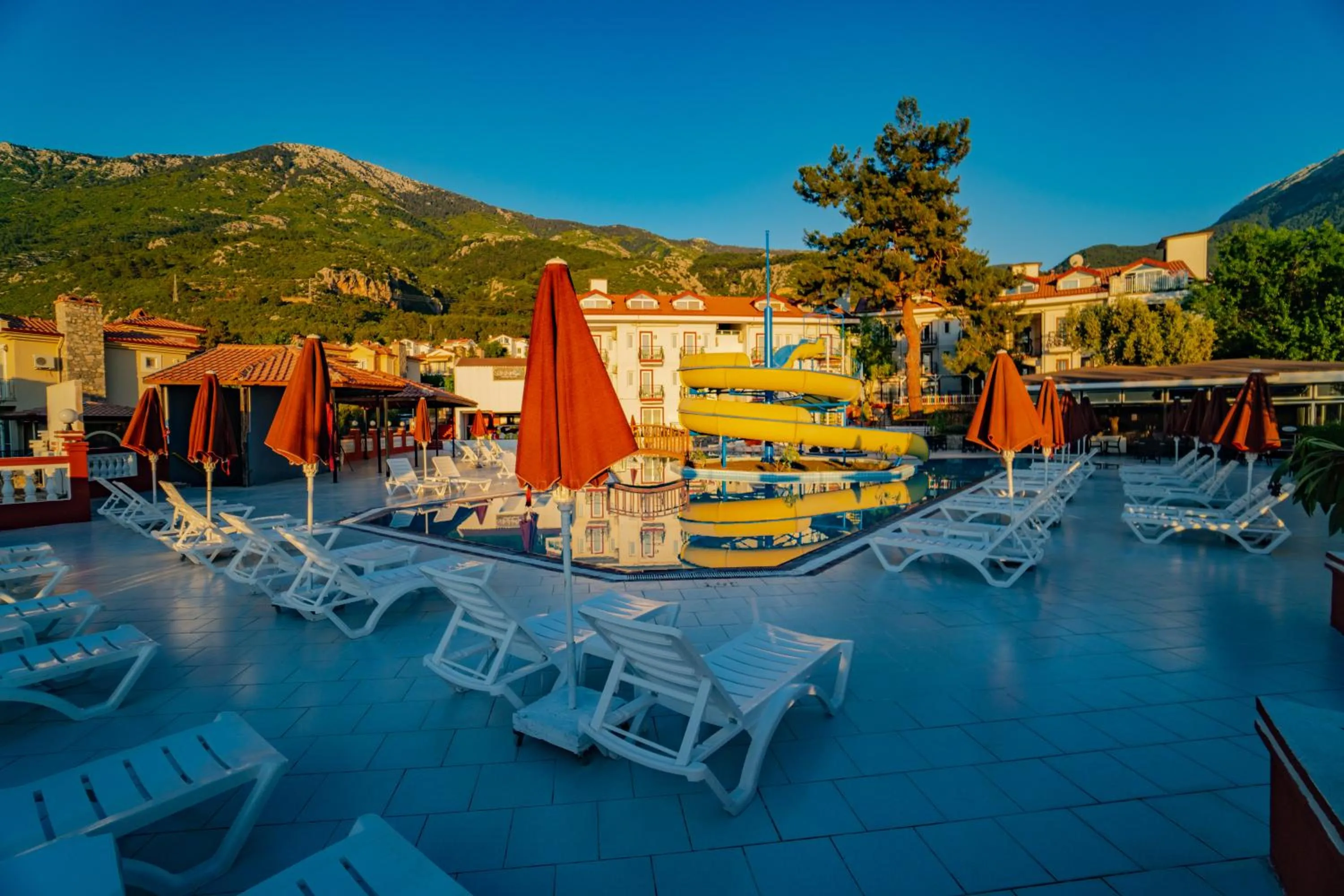 Sunshine Holiday Resort