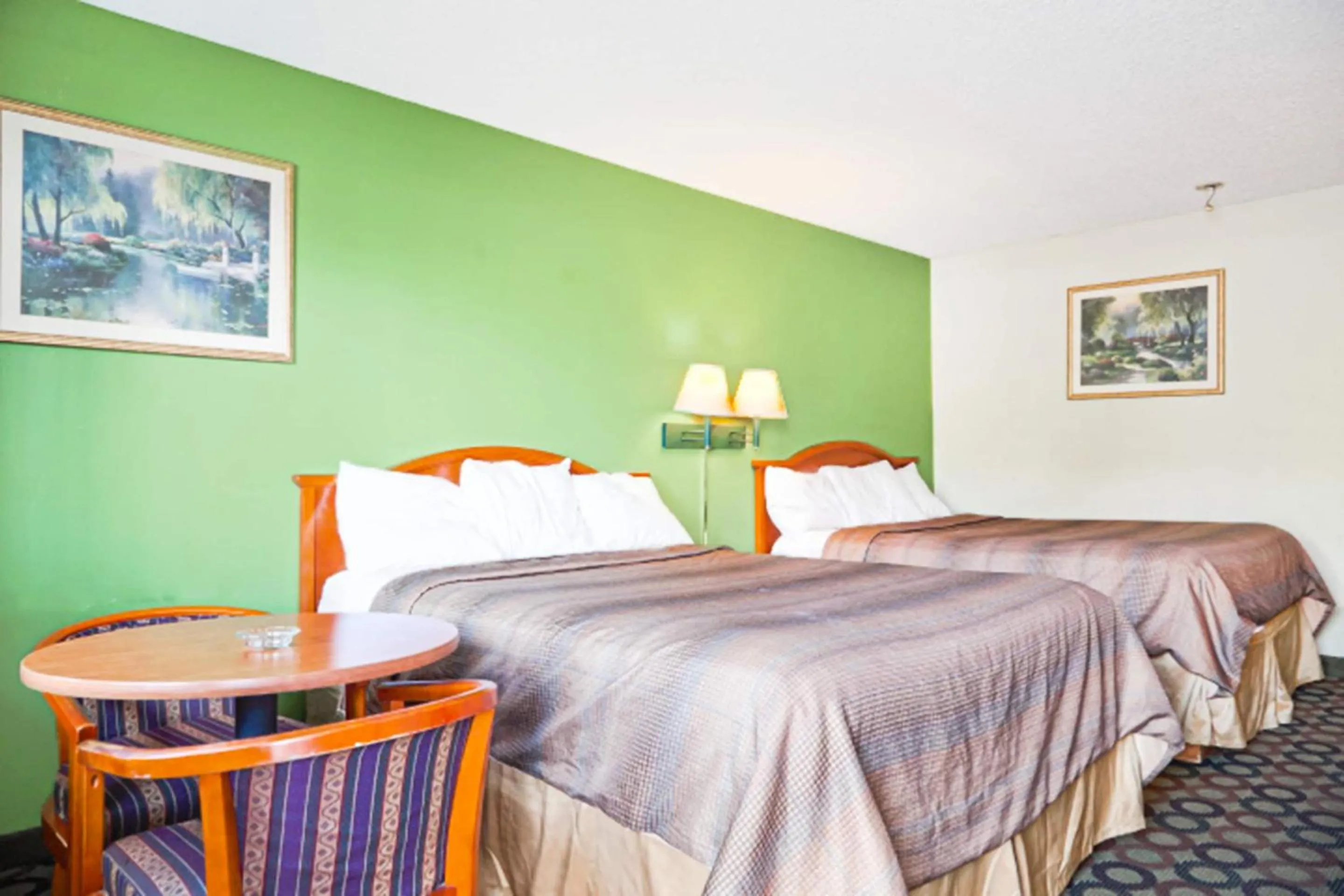 Bedroom, Bed in Economy Inn By OYO Ashburn