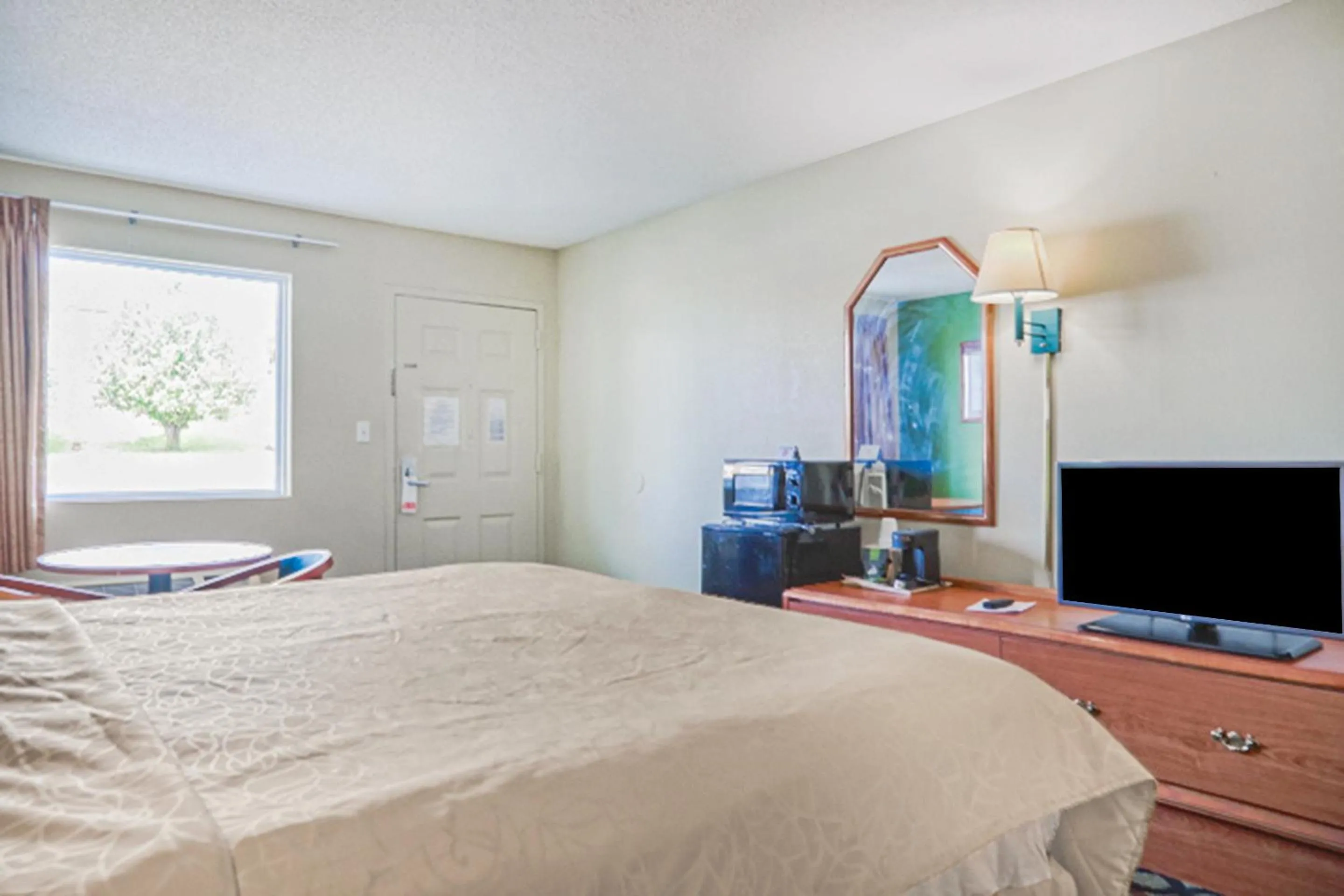 Bedroom, Bed in Economy Inn By OYO Ashburn