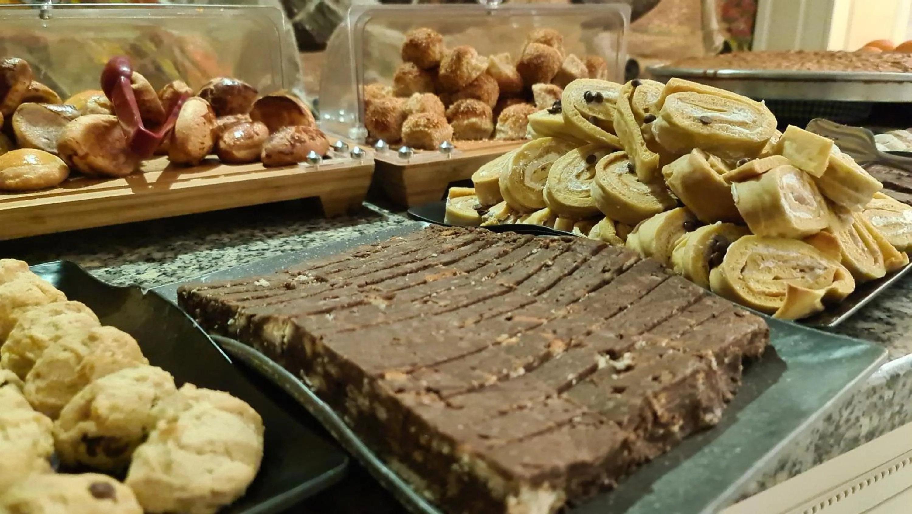 Food and drinks in Hotel Buyuk Hamit