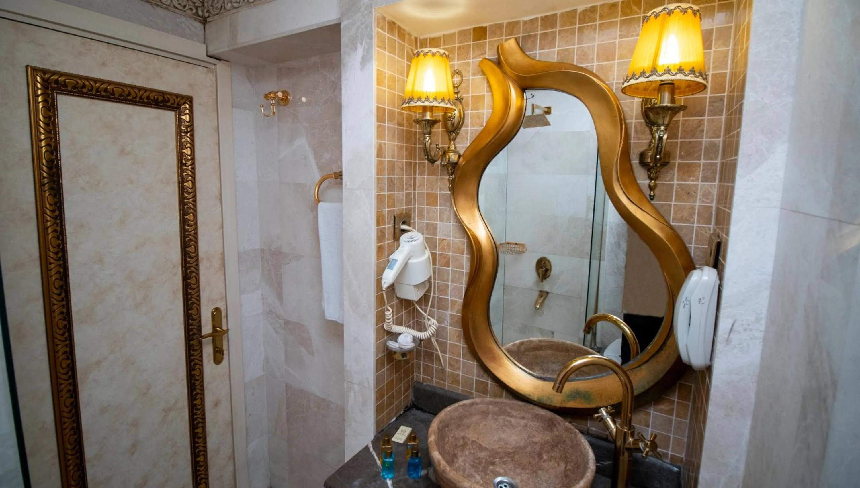 Bathroom in Hotel Buyuk Hamit