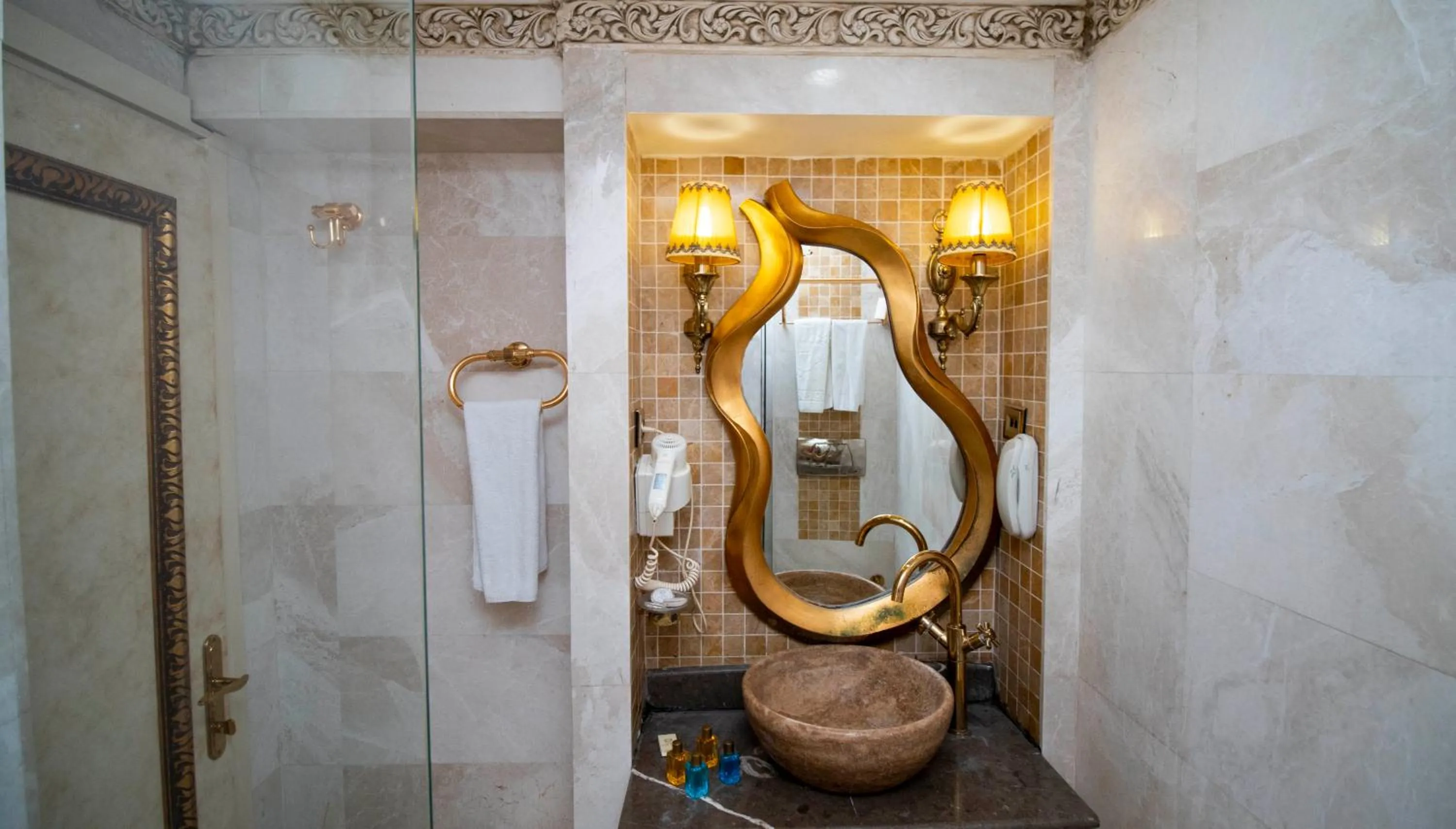 Bathroom in Hotel Buyuk Hamit