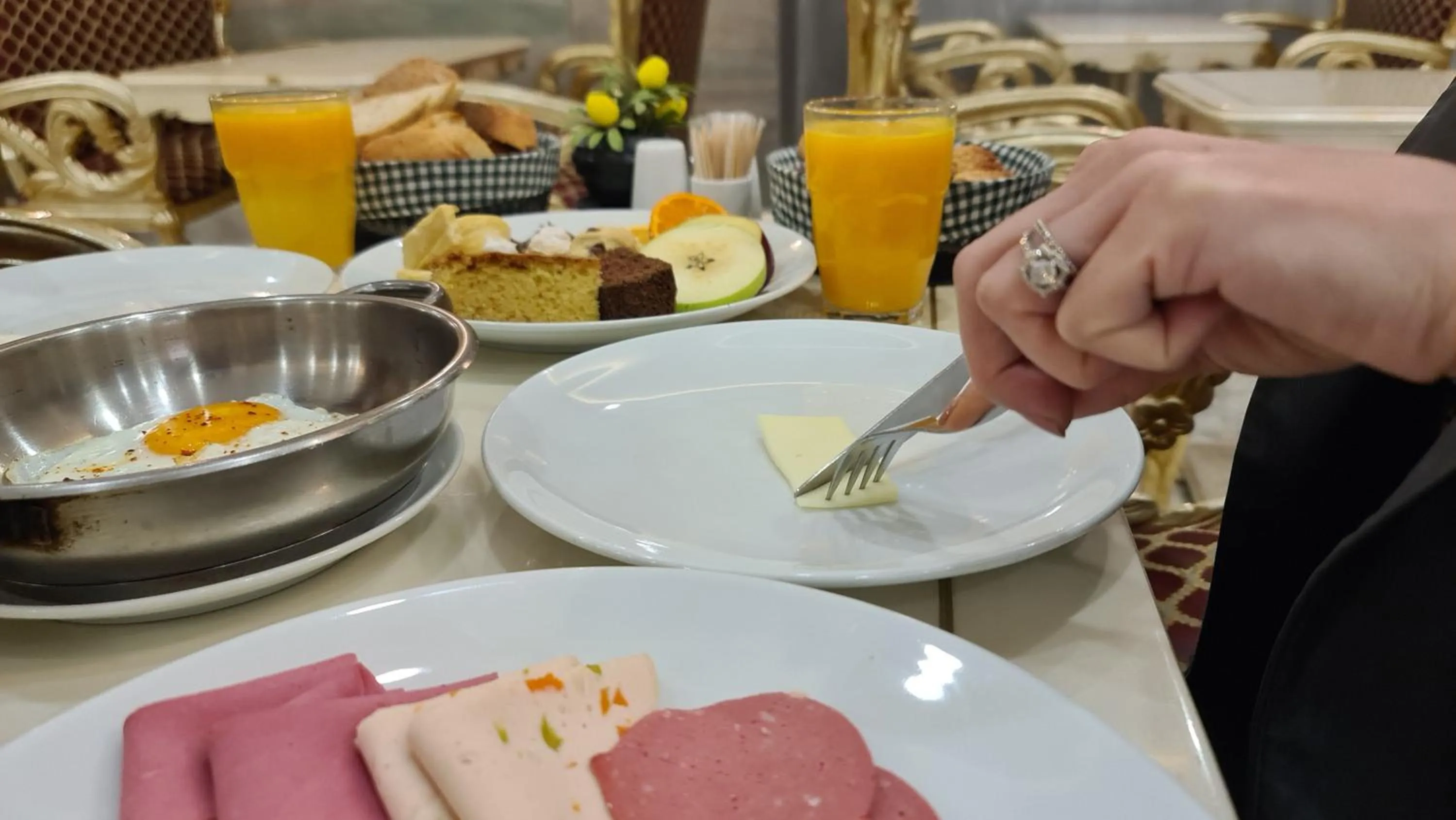 Food and drinks in Hotel Buyuk Hamit