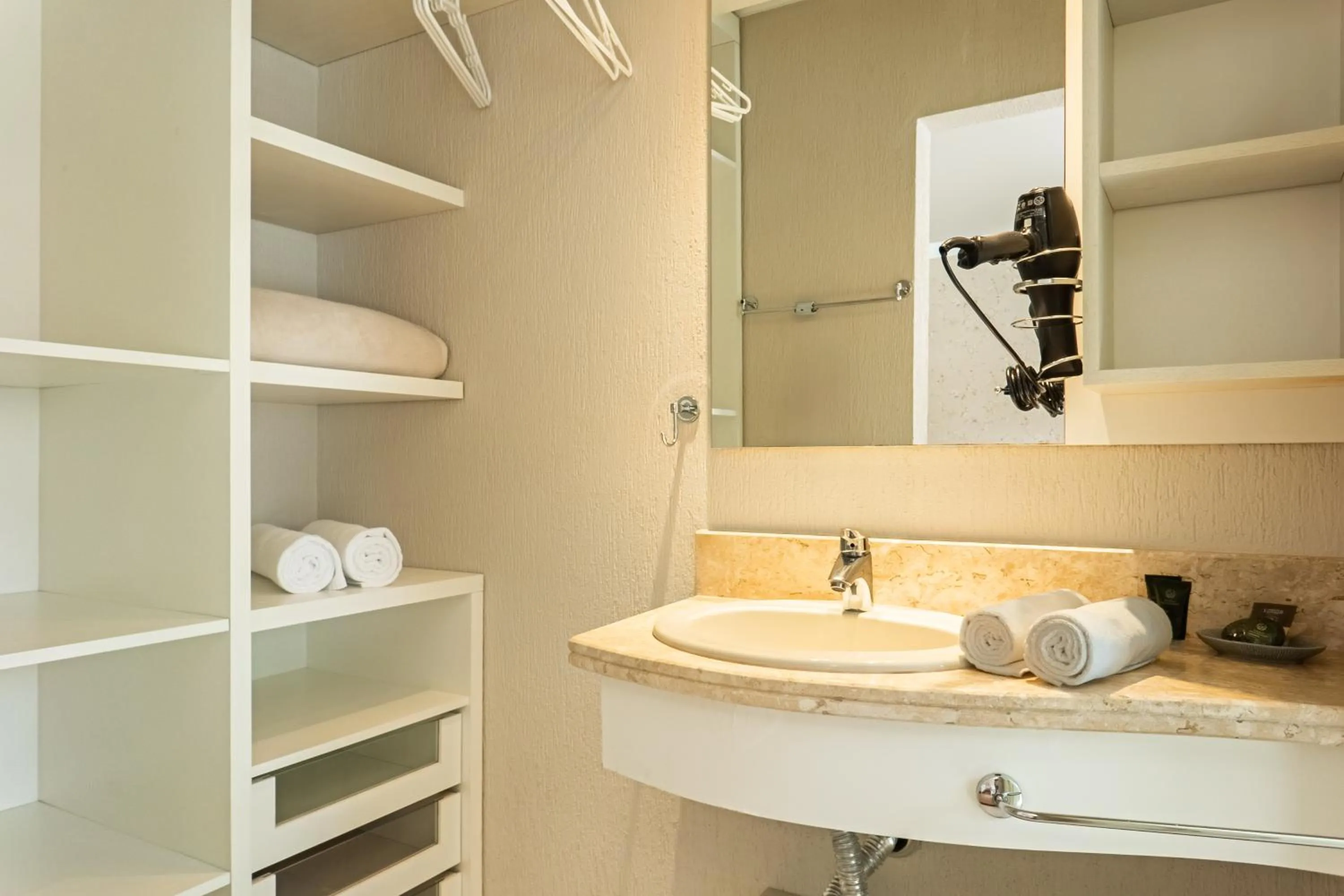 hair dryier in Doce Canela - Pousada de Charme