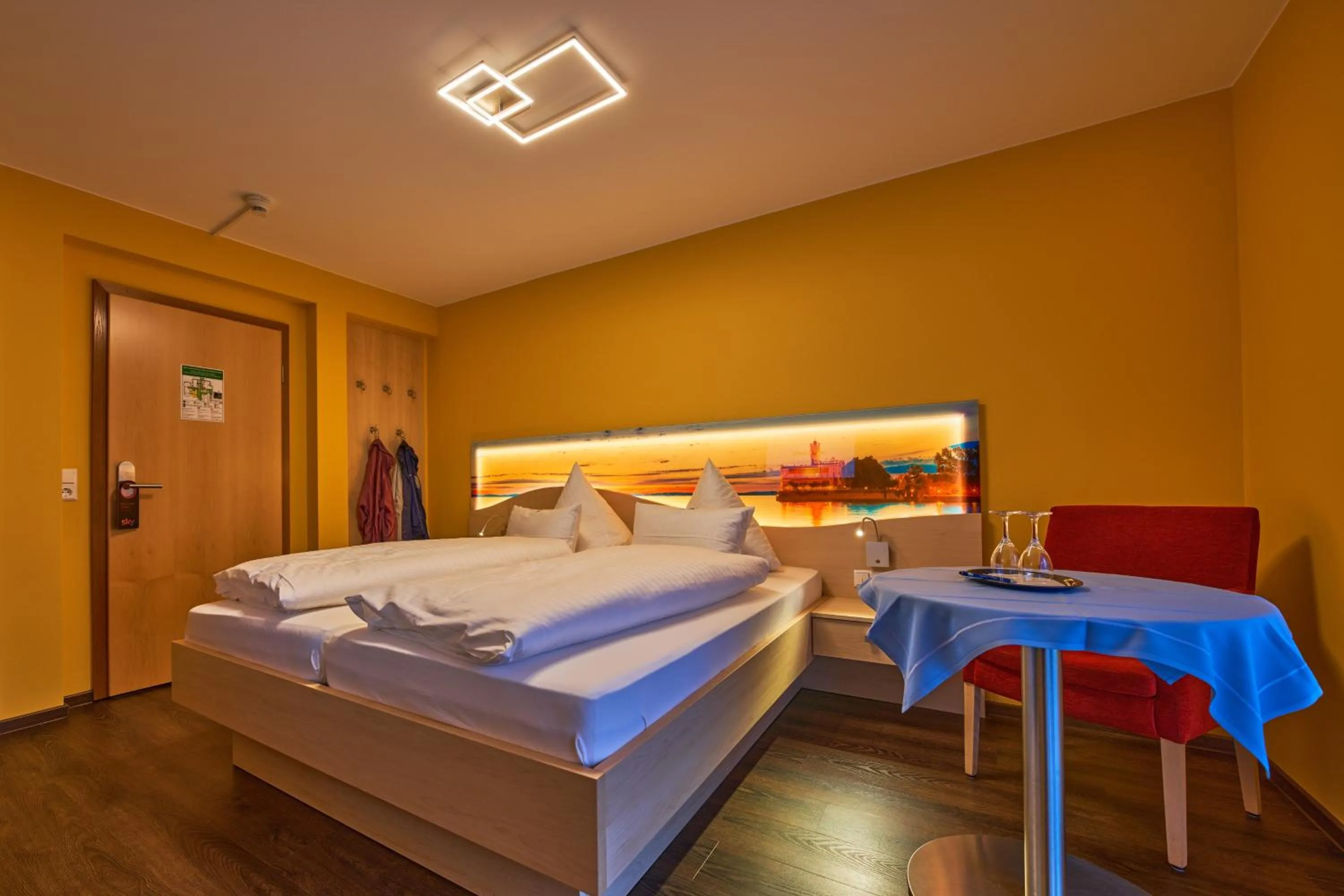 Photo of the whole room, Bed in Hotel Meschenmoser