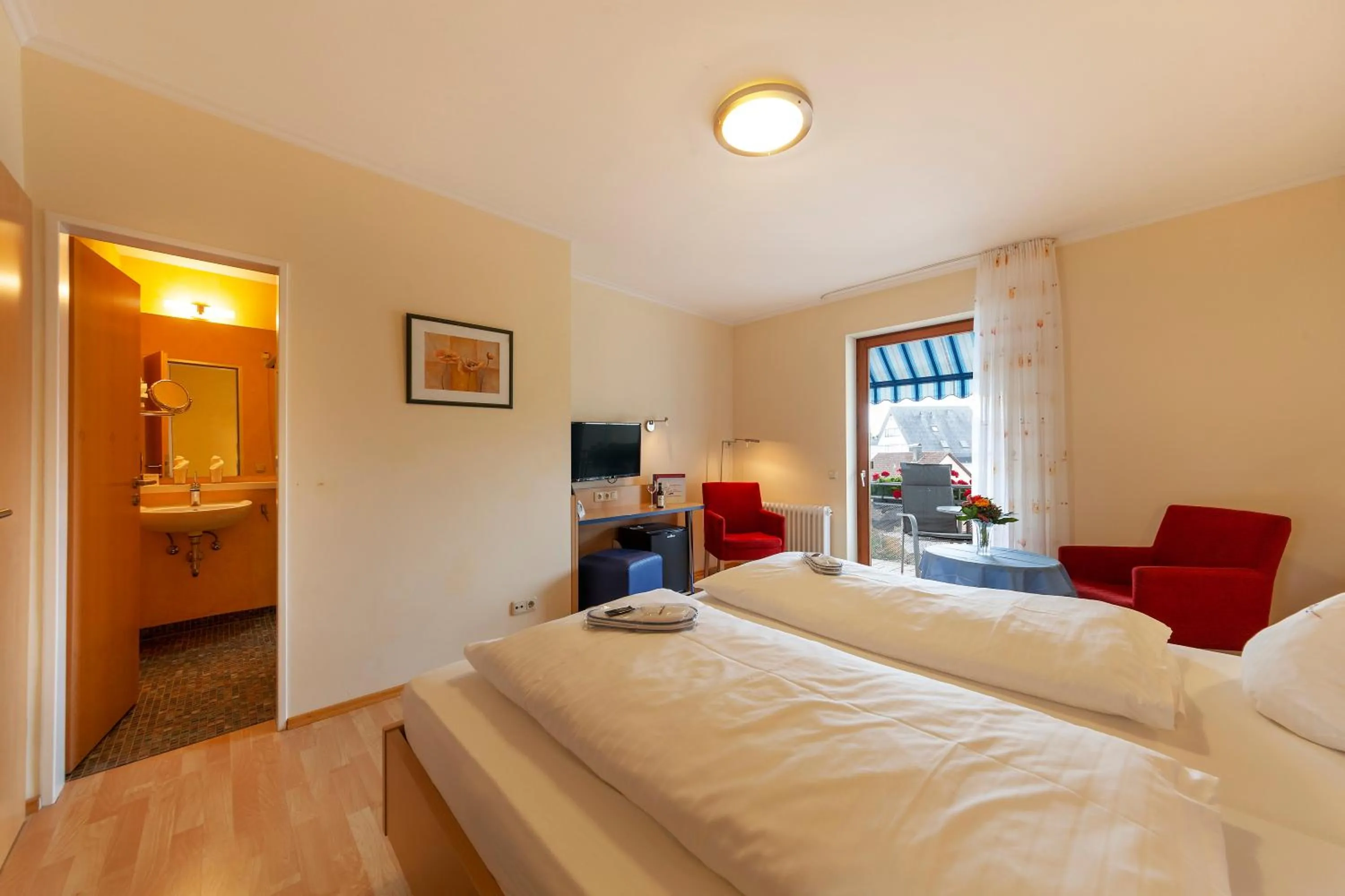 Photo of the whole room, Bed in Hotel Meschenmoser