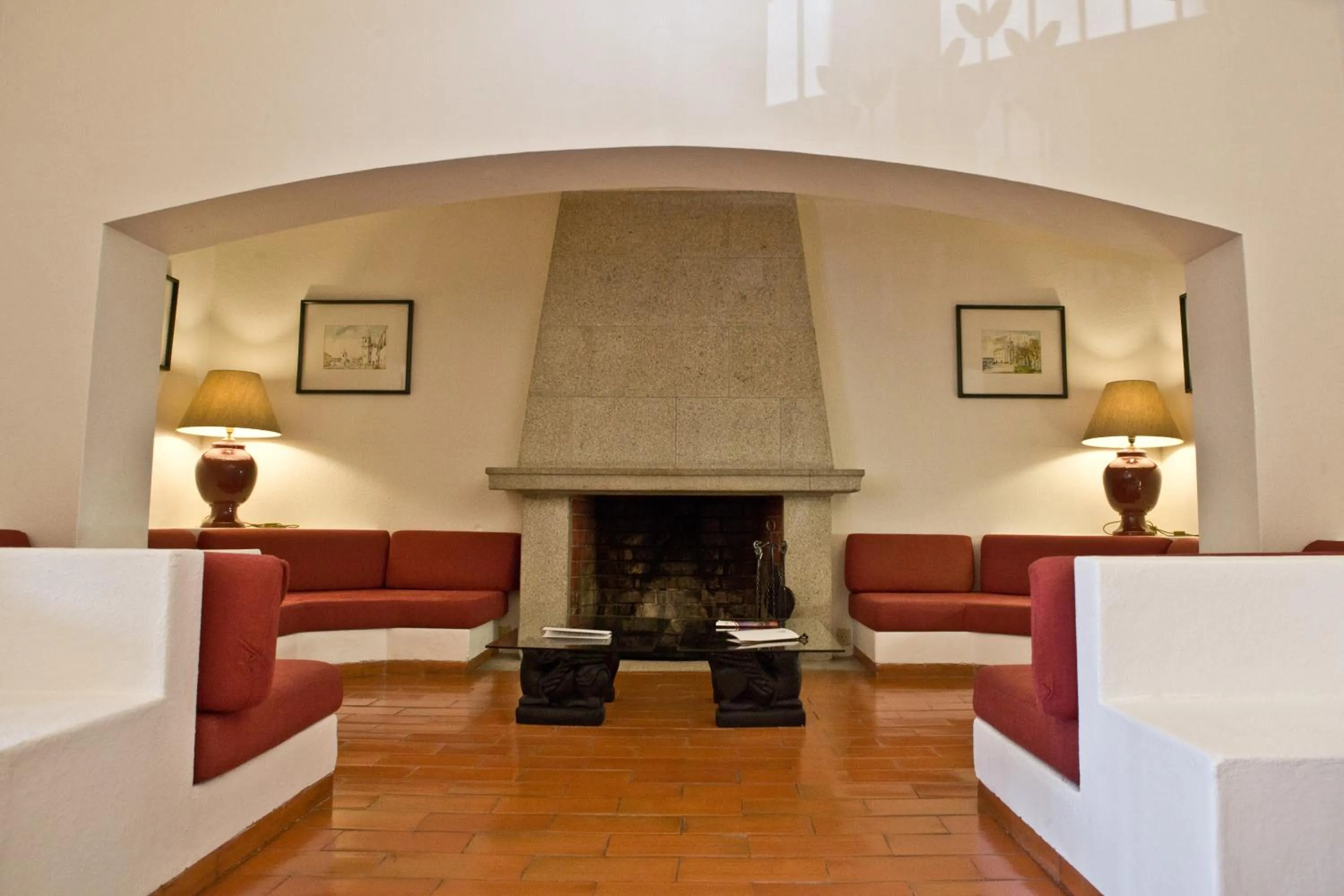 Communal lounge/ TV room in SL Hotel Santa Luzia – Elvas