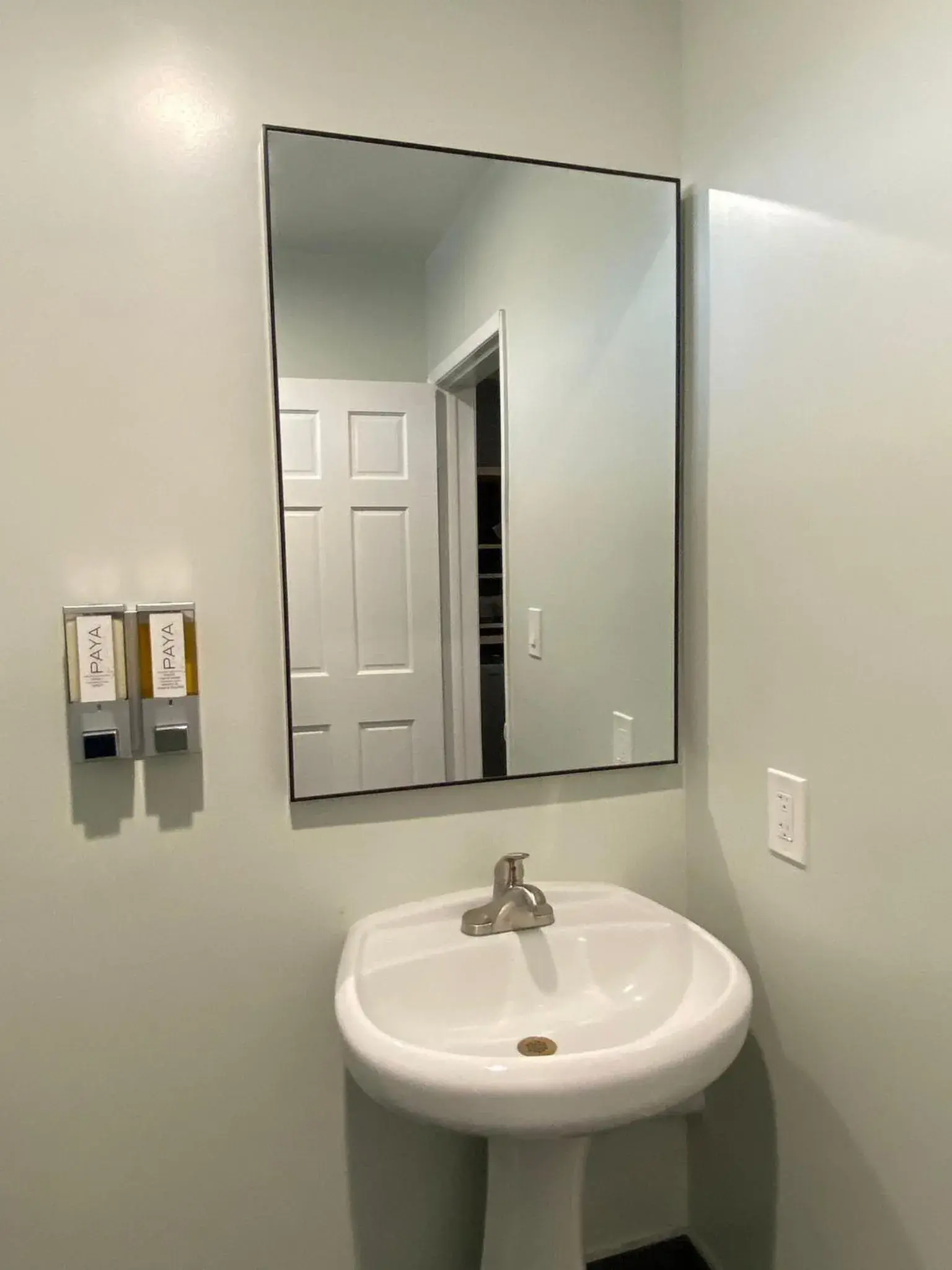 Bathroom in Harbor Inn