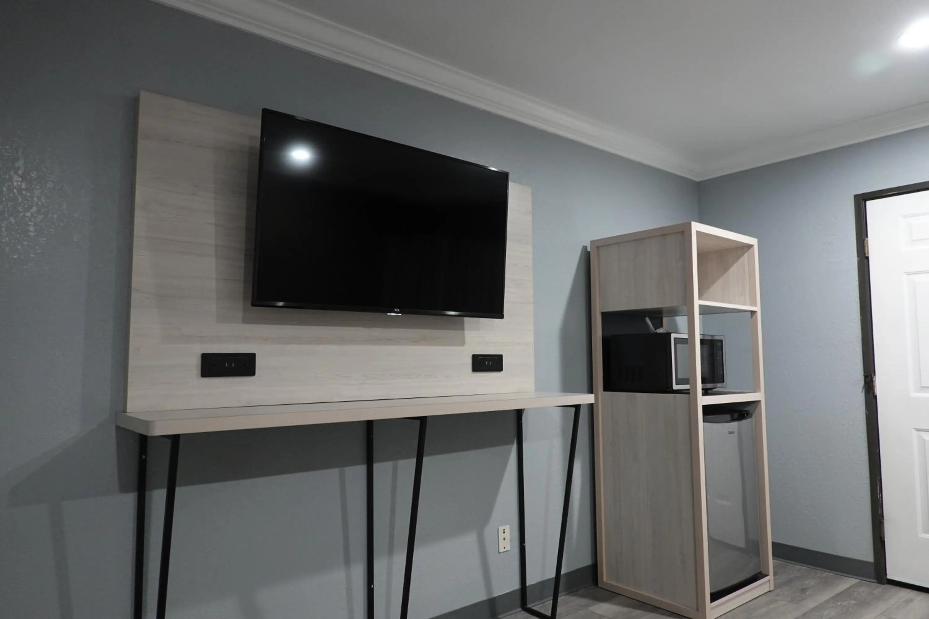 TV and multimedia in Harbor Inn